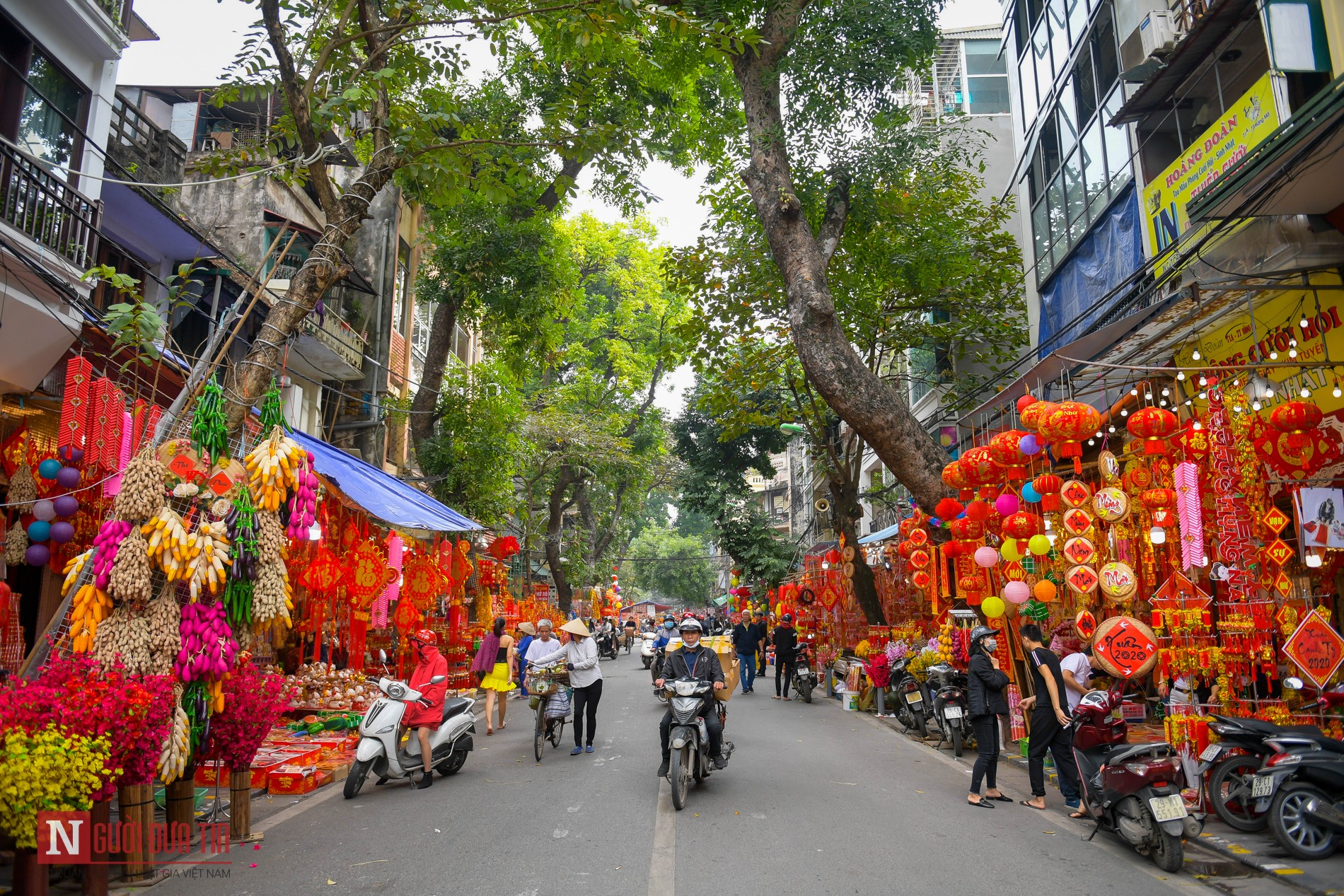 Tin nhanh - Đến phố Hàng Mã để thấy Tết đã về rất gần! (Hình 2).