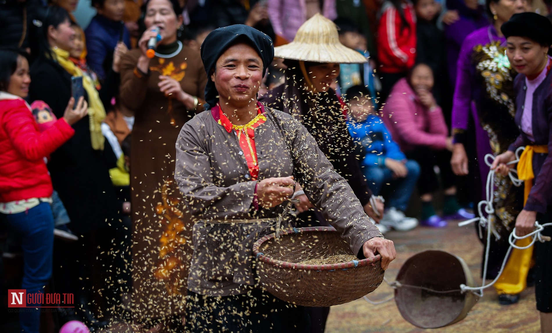 Tin nhanh - Vĩnh Phúc: Độc đáo lễ hội “Trâu rơm, bò rạ” (Hình 10).