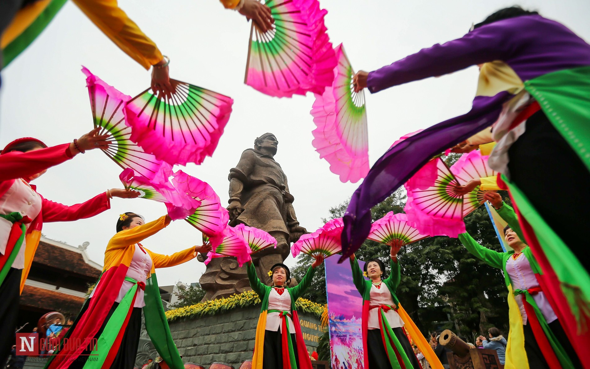 Tin nhanh - Hàng nghìn người dâng hương tưởng nhớ vua Quang Trung (Hình 10).