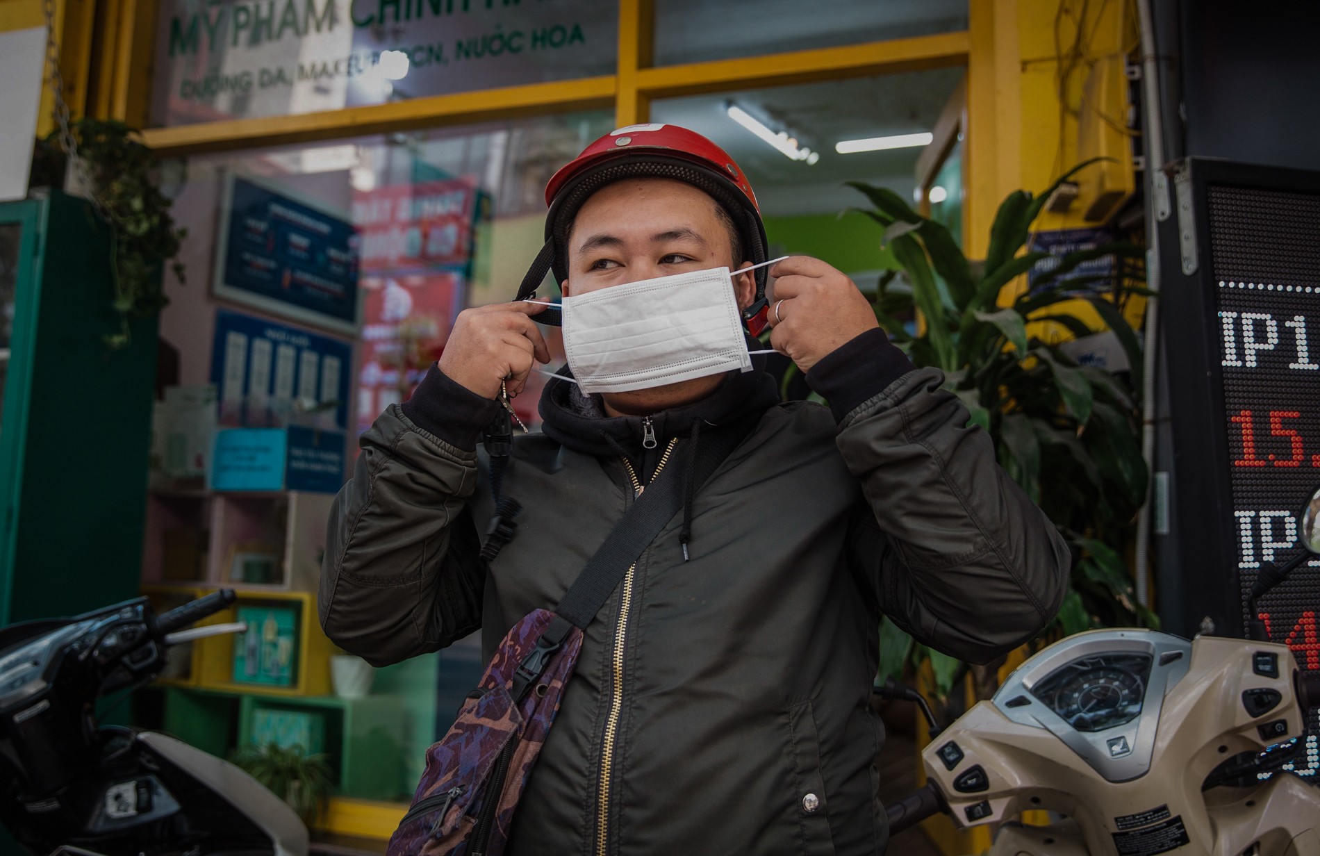 Tin nhanh - Hàng nghìn khẩu trang phòng dịch Corona được phát miễn phí tại Hà Nội (Hình 8).