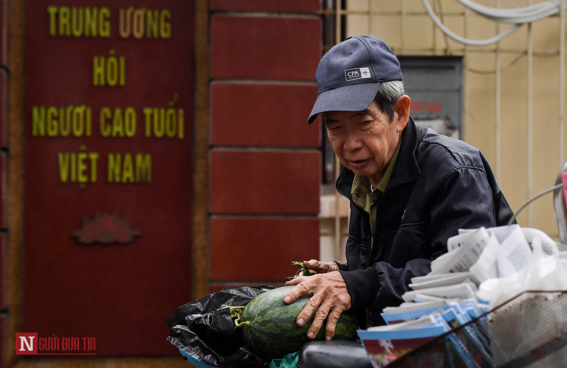 Tin nhanh - Đại sứ quán Cô-Oét phát miễn phí 2 tấn dưa hấu giữa mùa dịch COVID - 19 (Hình 5).