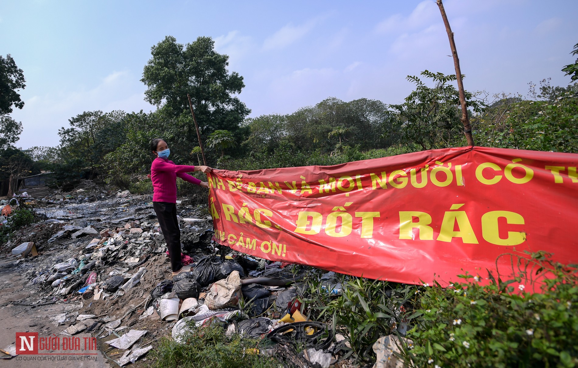 Tin nhanh - Rùng mình bãi rác lớn giữa lòng Thủ đô (Hình 9).