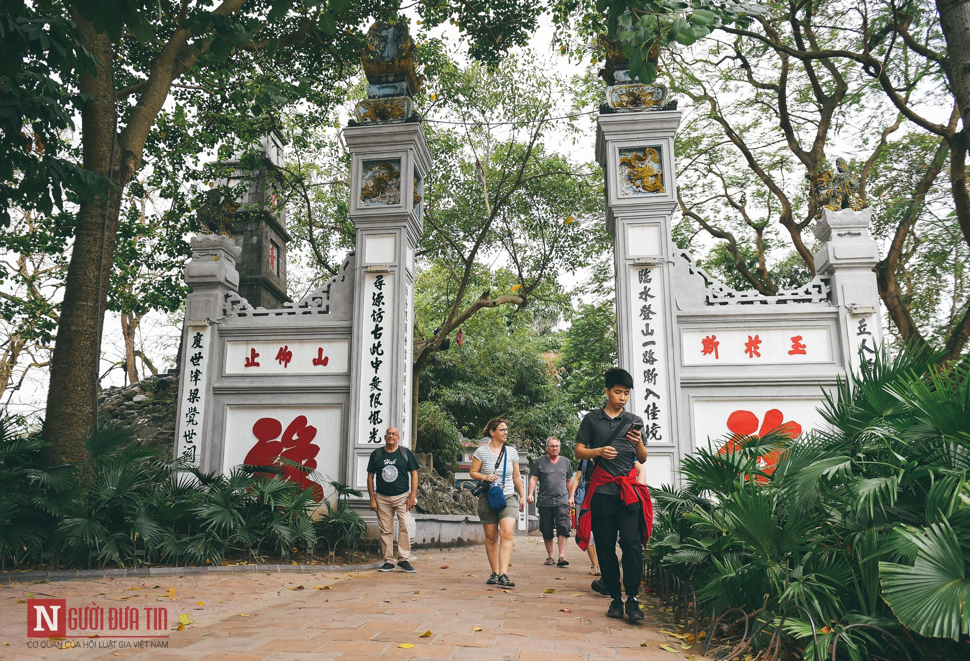 Tin nhanh - Hà Nội: Tạm đóng cửa, phun khử trùng hàng loạt điểm du lịch (Hình 12).