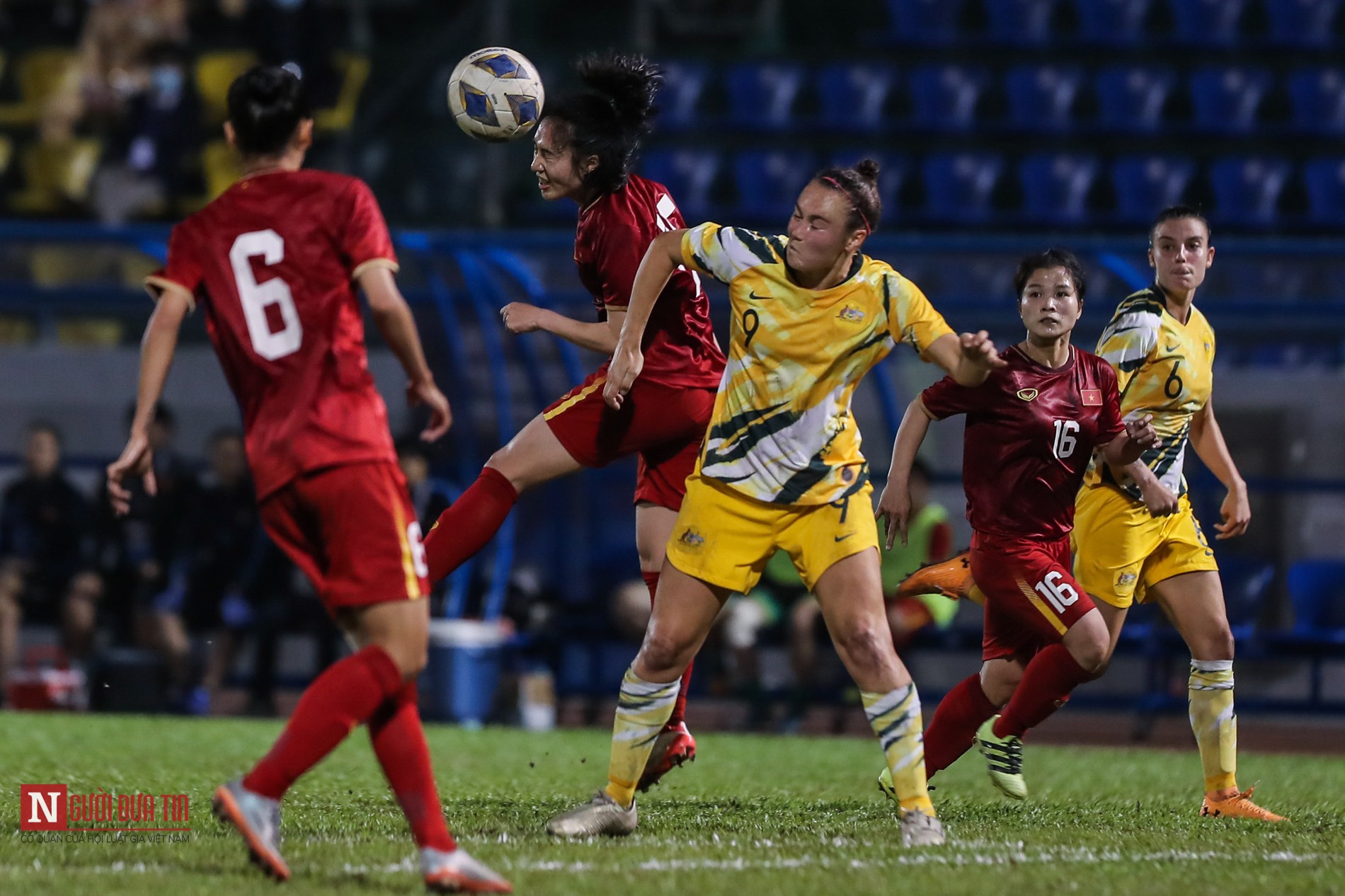 Tin nhanh - Chùm ảnh: Đội tuyển nữ Việt Nam mất vé dự Olympic Tokyo 2020 nhưng đã có bàn thắng lịch sử (Hình 4).