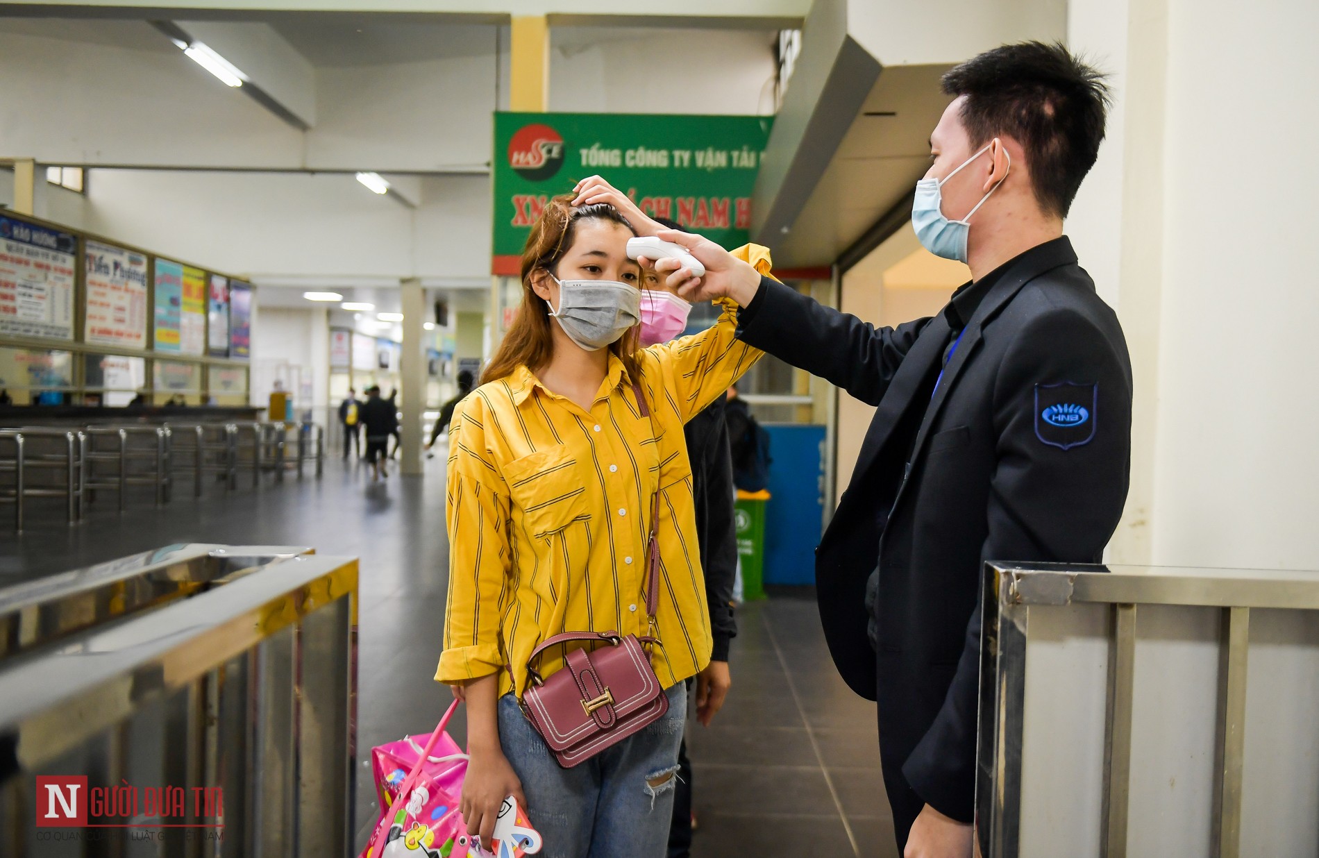 Tin nhanh - Phòng dịch Covid-19: Bến xe, ga tàu thực hiện nghiêm việc đeo khẩu trang (Hình 8).