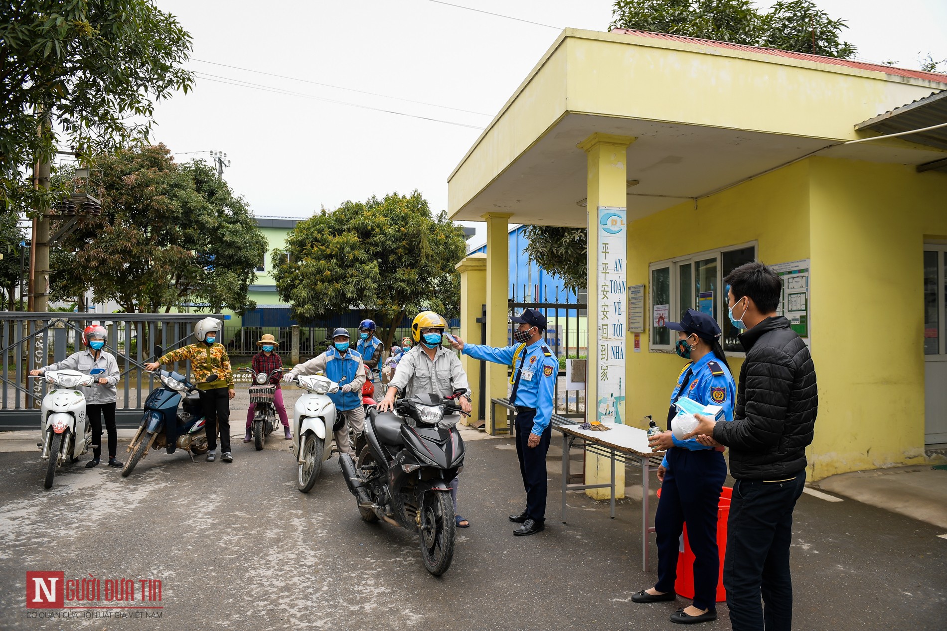 Tin nhanh - Vĩnh Phúc: Doanh nghiệp chế tạo buồng khử khuẩn lập phòng ăn có vách ngăn phòng dịch Covid-19