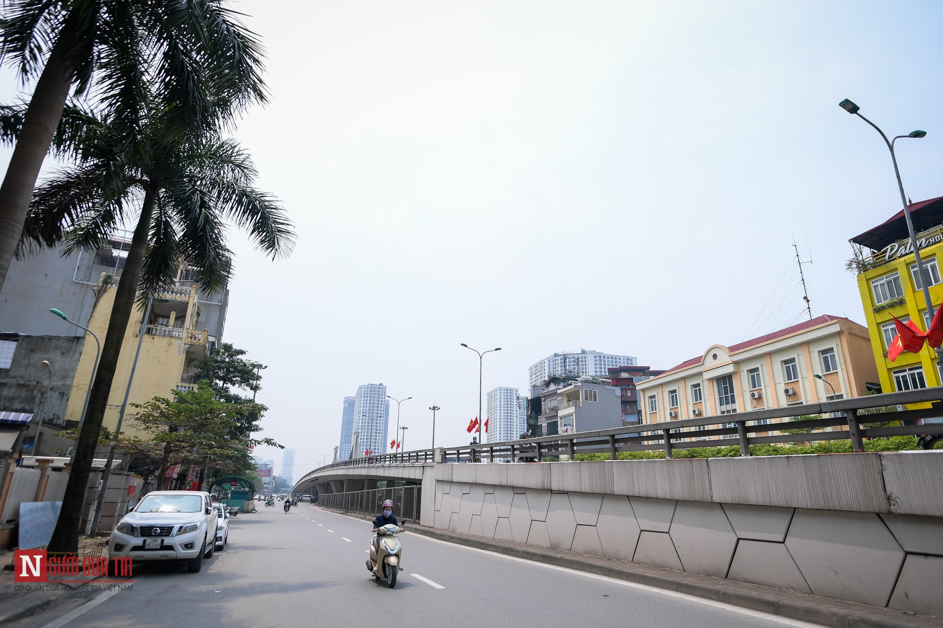 Tin nhanh - Phòng dịch COVID-19: Đường phố Hà Nội vắng vẻ sau khuyến cáo hạn chế ra đường (Hình 12).