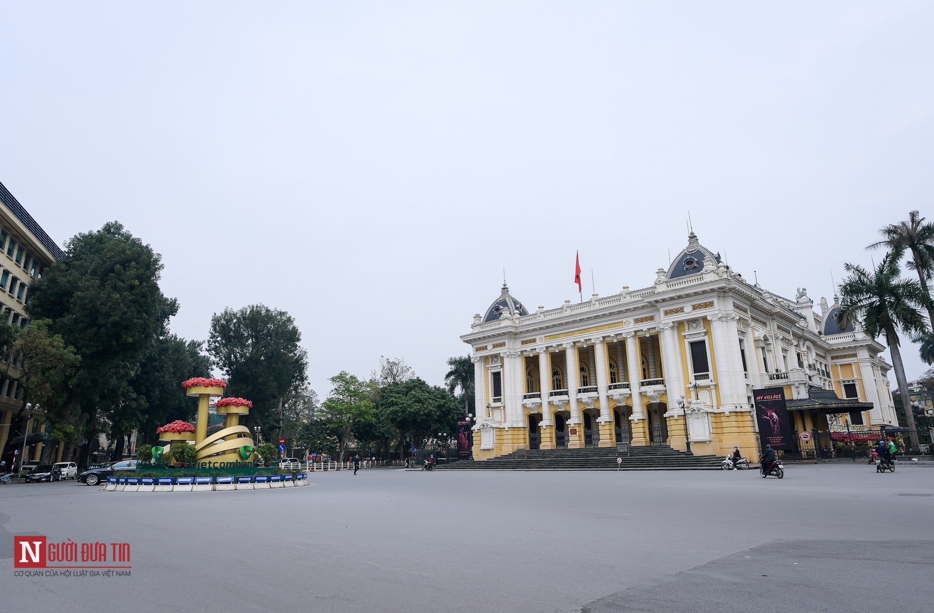 Tin nhanh - Phòng dịch COVID-19: Đường phố Hà Nội vắng vẻ sau khuyến cáo hạn chế ra đường (Hình 8).