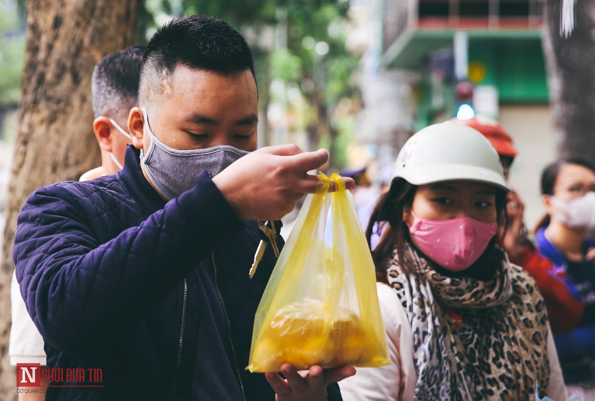 Tin nhanh - Người dân xếp hàng mua bánh trôi, bánh chay dịp Tết Hàn Thực (Hình 15).