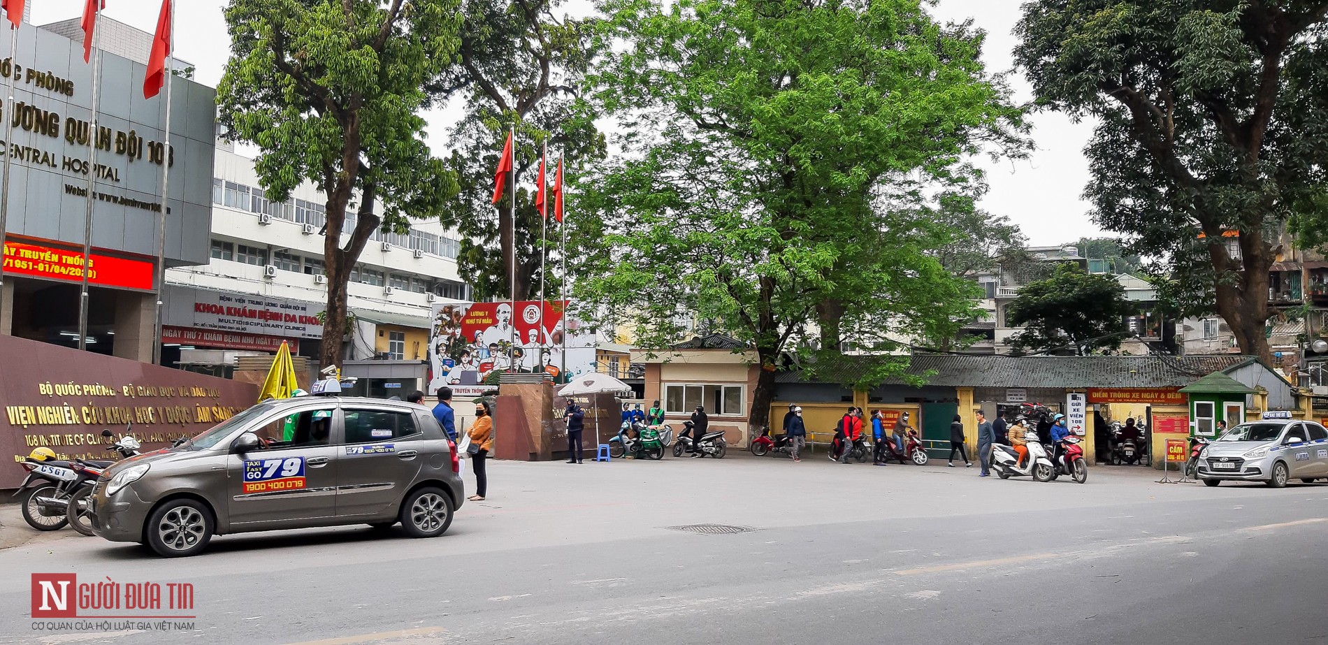 Tin nhanh - Hàng loạt xe taxi vẫn hoạt động, bất chấp lệnh cấm (Hình 2).