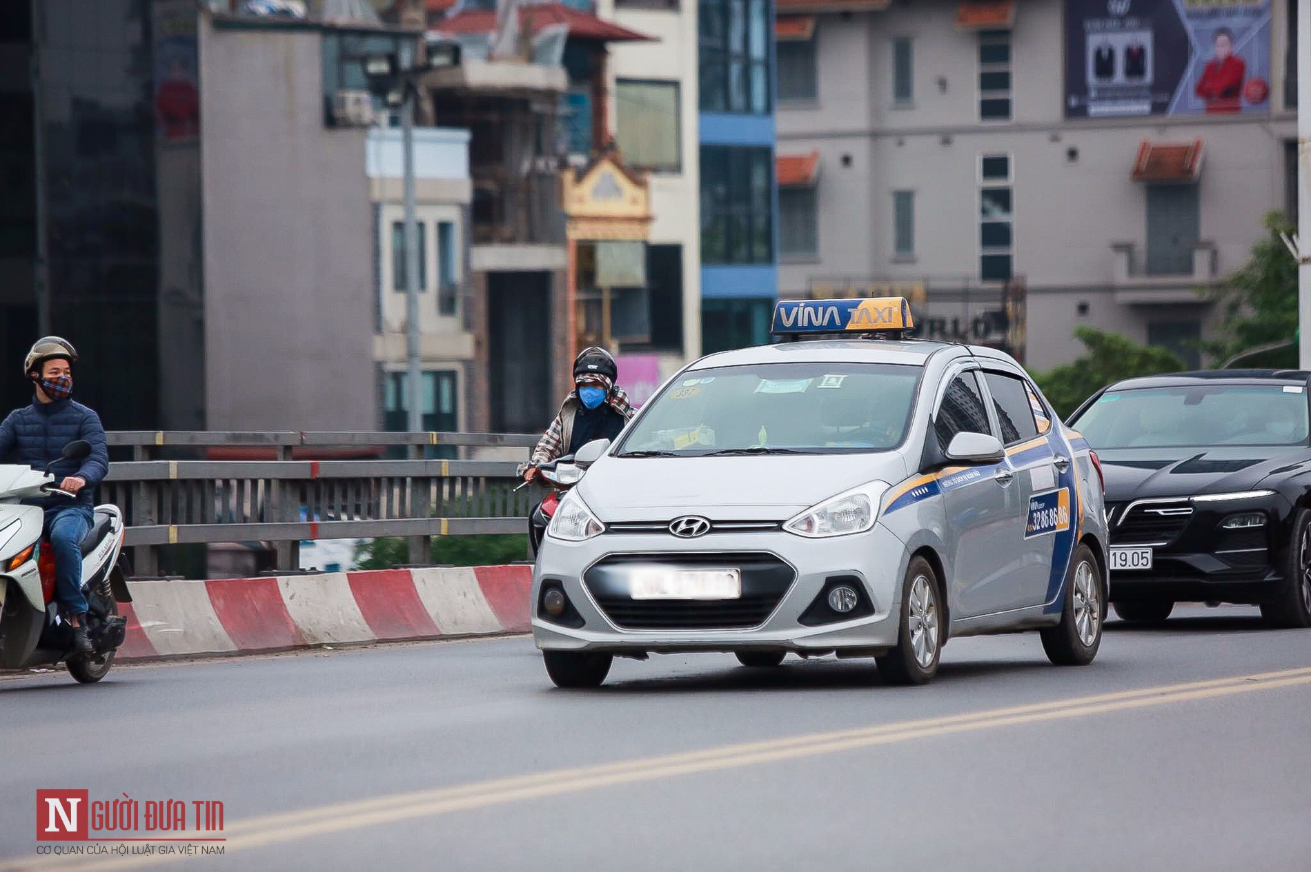 Tin nhanh - Hàng loạt xe taxi vẫn hoạt động, bất chấp lệnh cấm (Hình 7).
