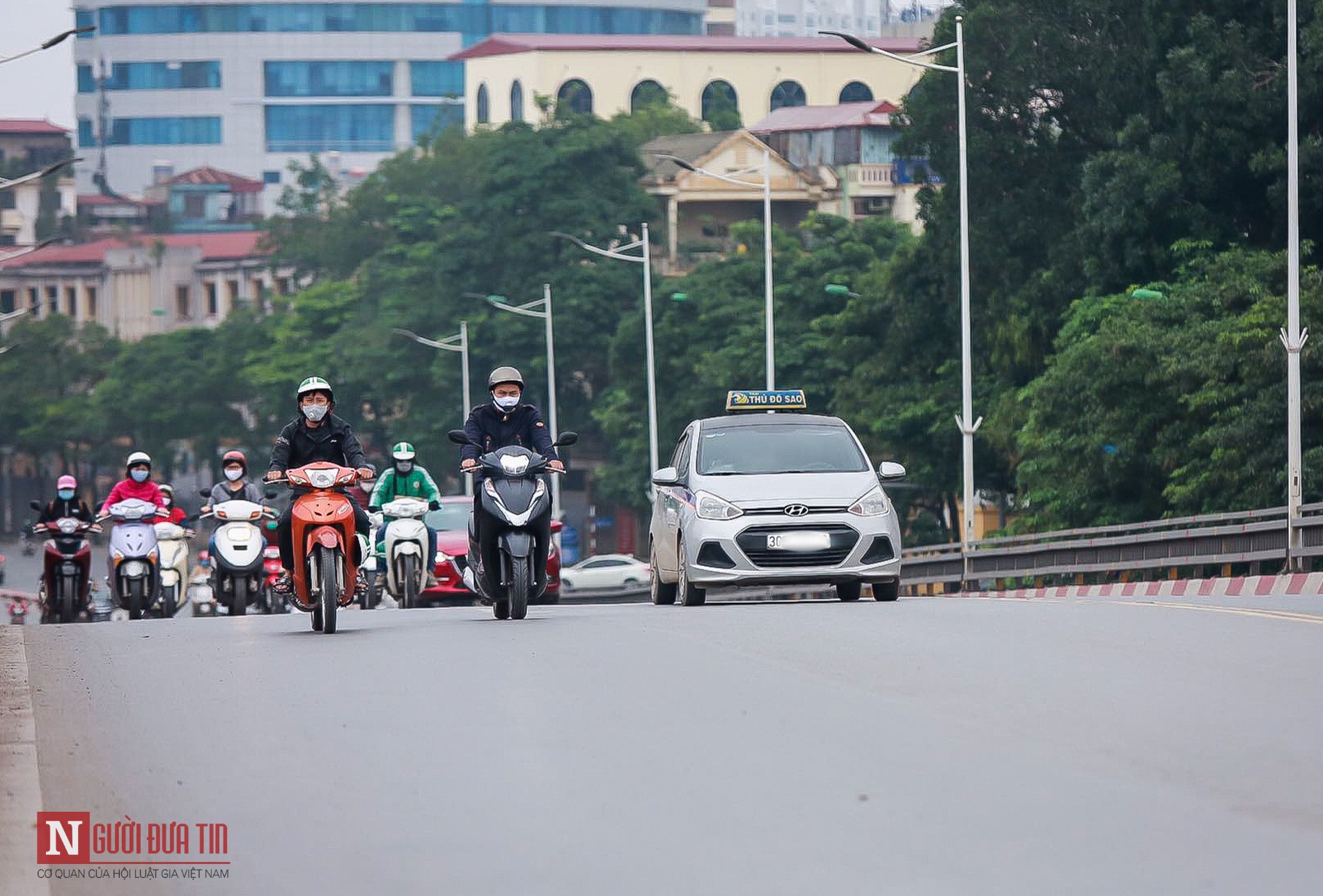 Tin nhanh - Hàng loạt xe taxi vẫn hoạt động, bất chấp lệnh cấm (Hình 3).