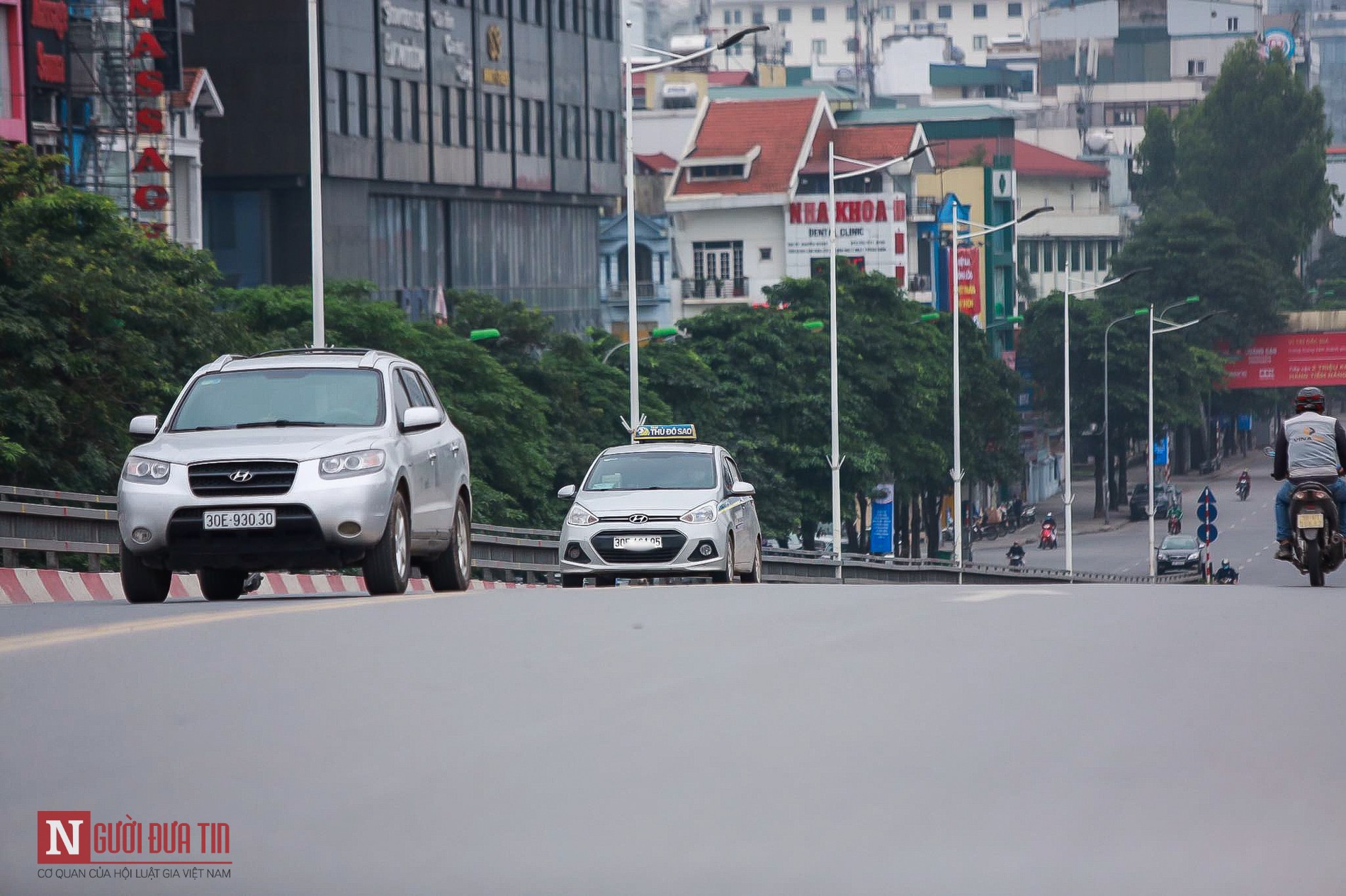 Tin nhanh - Hàng loạt xe taxi vẫn hoạt động, bất chấp lệnh cấm (Hình 5).