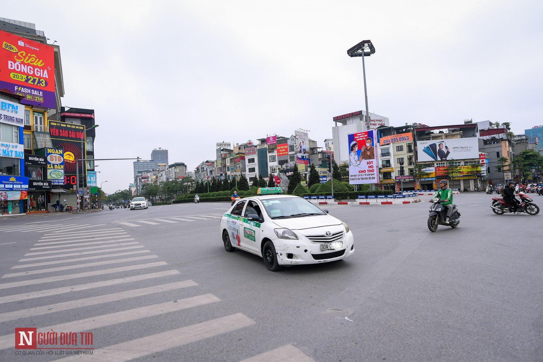 Tin nhanh - Hàng loạt xe taxi vẫn hoạt động, bất chấp lệnh cấm (Hình 4).