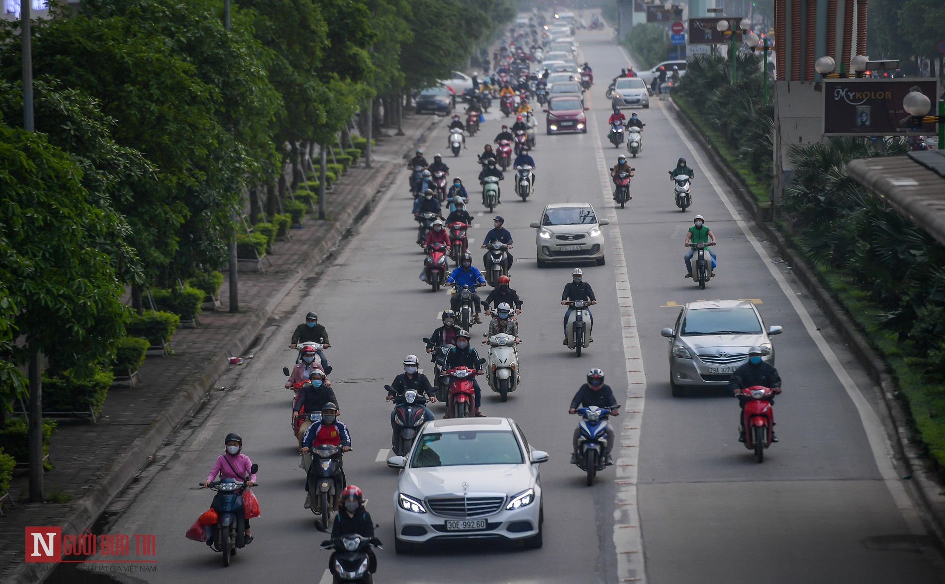 Tin nhanh - Hà Nội: Đường phố đông trở lại sau 1 tuần cách ly toàn xã hội (Hình 9).