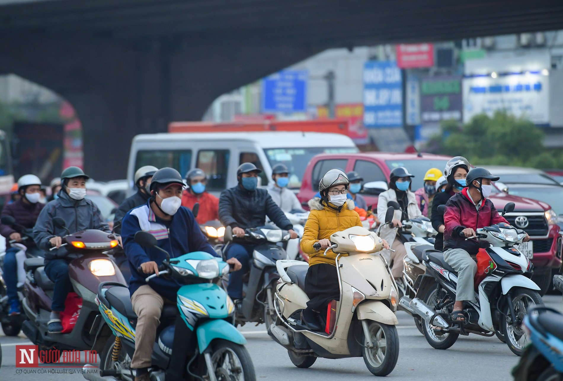 Tin nhanh - Hà Nội: Đường phố đông trở lại sau 1 tuần cách ly toàn xã hội (Hình 12).