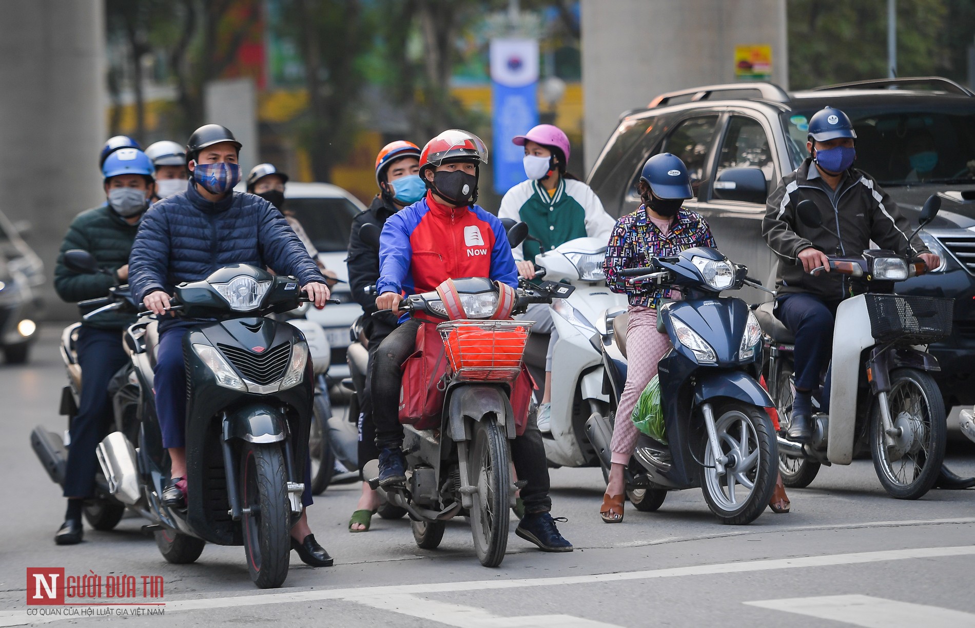 Tin nhanh - Hà Nội: Đường phố đông trở lại sau 1 tuần cách ly toàn xã hội (Hình 5).