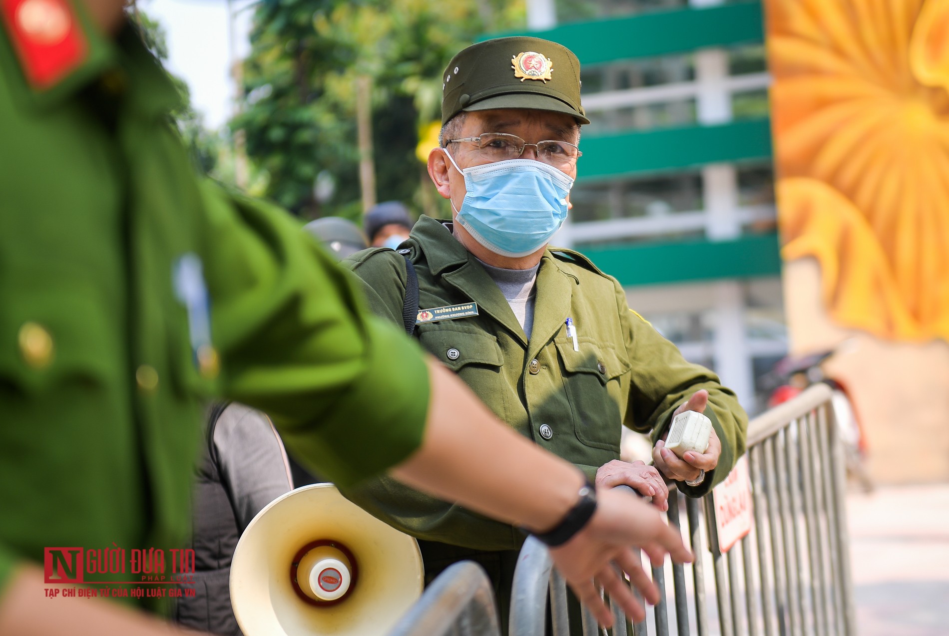 Dân sinh - Ấm lòng cân gạo, chai dầu được phát tới tay người khó khăn mùa dịch (Hình 14).