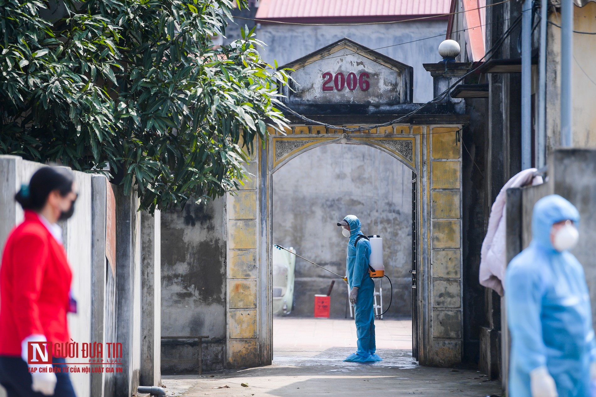 Tin nhanh - Hà Nội: Phong tỏa, phun khử trùng khu vực nơi bệnh nhân 266 cư trú (Hình 10).