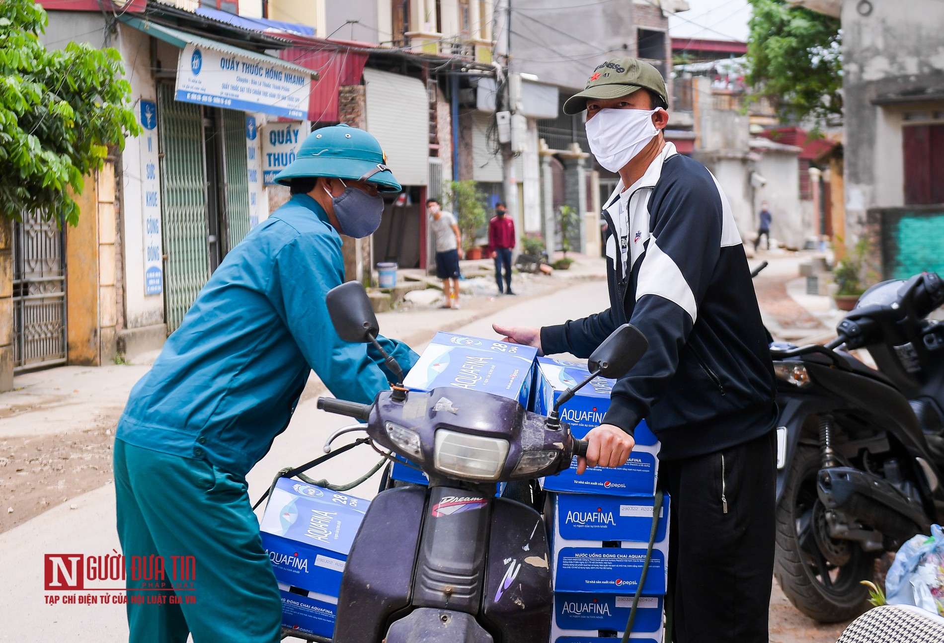 Tin nhanh - Hà Nội: Phong tỏa, phun khử trùng khu vực nơi bệnh nhân 266 cư trú (Hình 16).