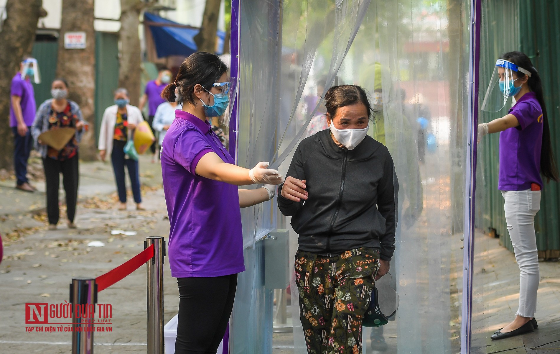 Tin nhanh - Sau “ATM gạo”, bác sĩ mở “ATM mì tôm” giúp đỡ người có hoàn cảnh khó khăn (Hình 7).