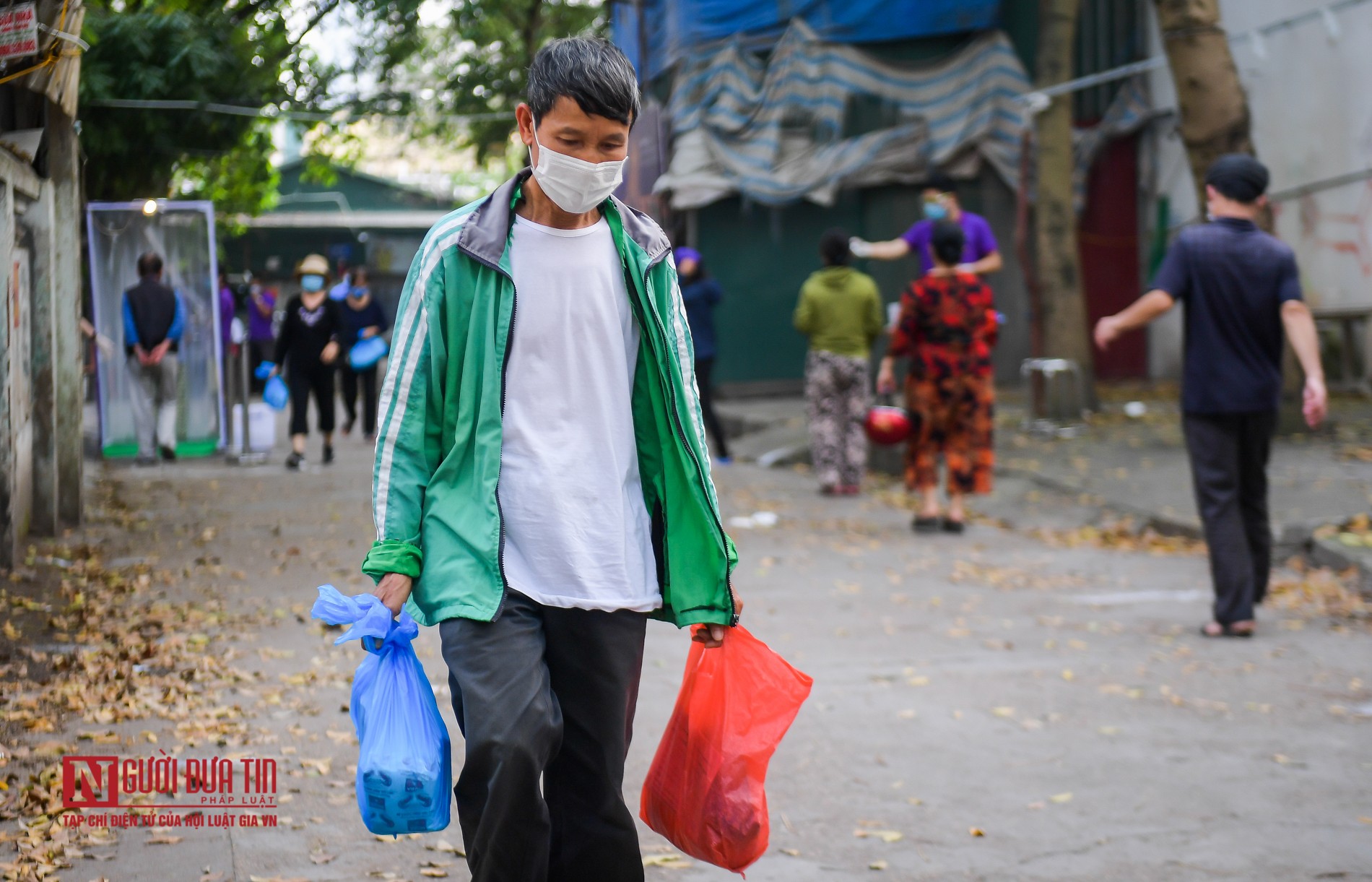 Tin nhanh - Sau “ATM gạo”, bác sĩ mở “ATM mì tôm” giúp đỡ người có hoàn cảnh khó khăn (Hình 14).