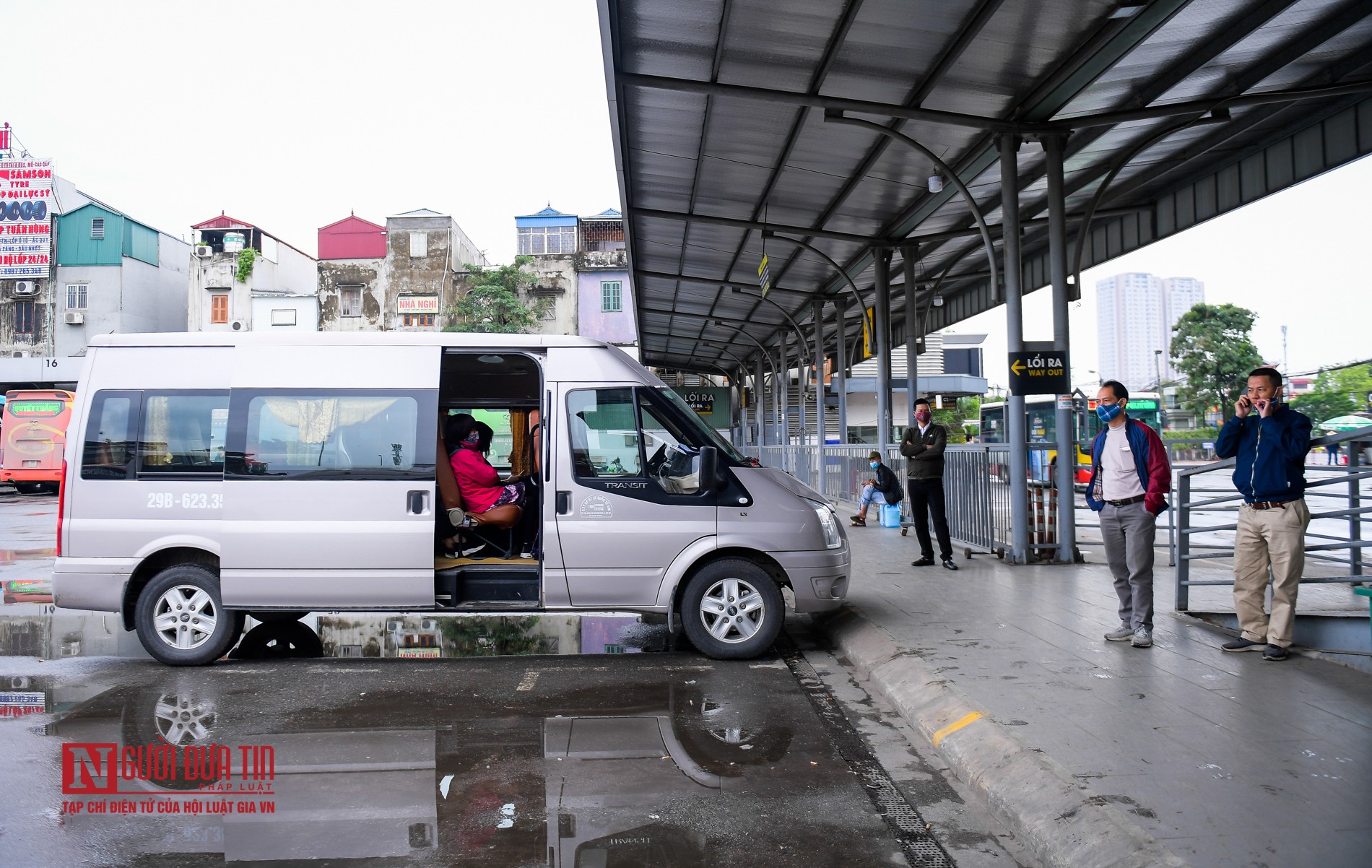 Tin nhanh - Các bến xe vắng khách sau lệnh nới lỏng cách ly (Hình 2).