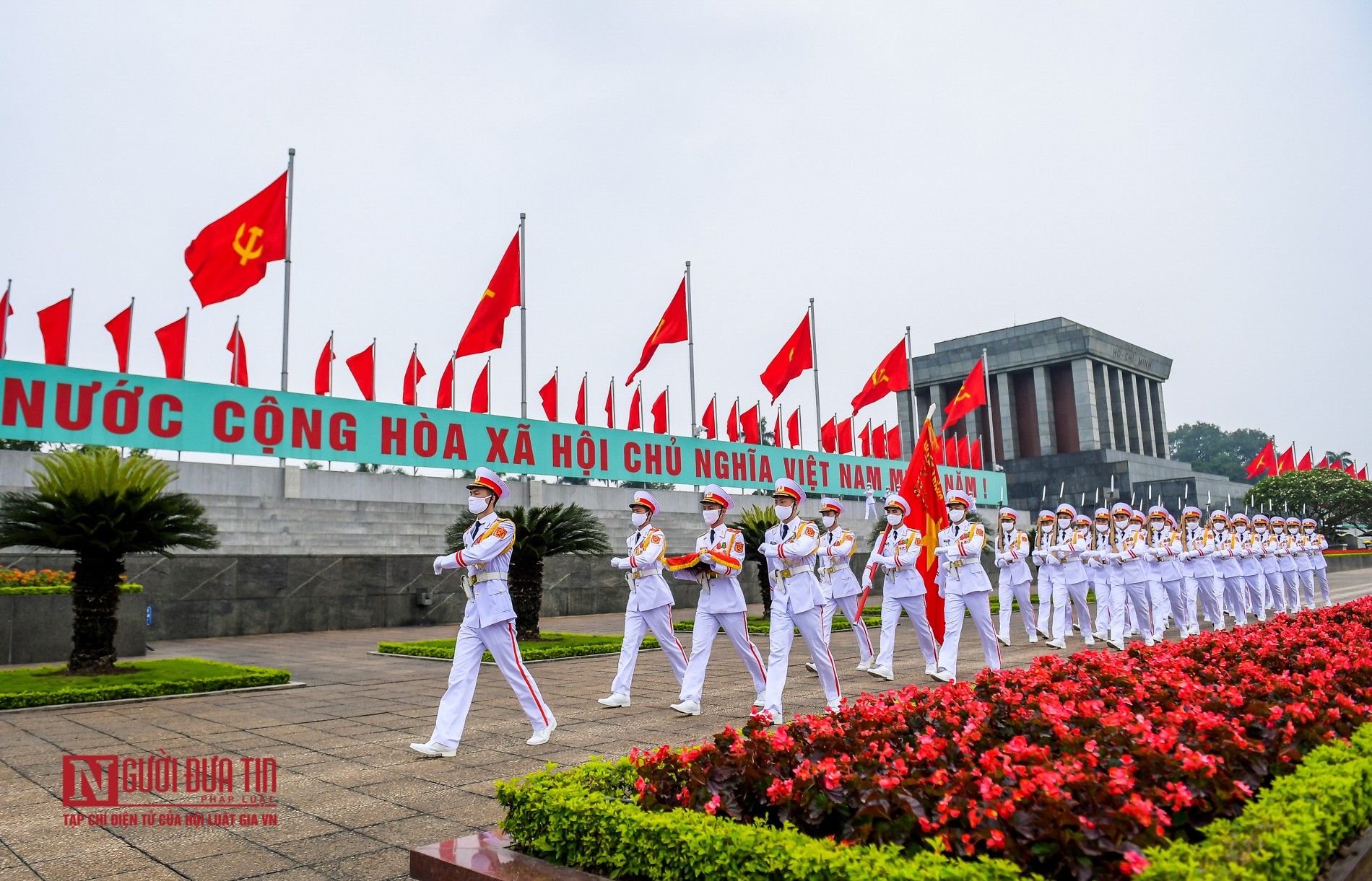 Trang nghiêm lễ thượng cờ tại Quảng trường Ba Đình nhân dịp 45 năm ngày ...