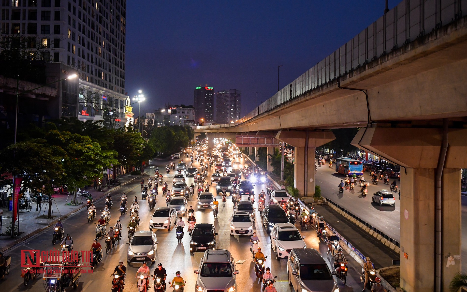 Tin nhanh - Đường phố Hà Nội ùn tắc ngày đầu học sinh, sinh viên đi học trở lại (Hình 17).