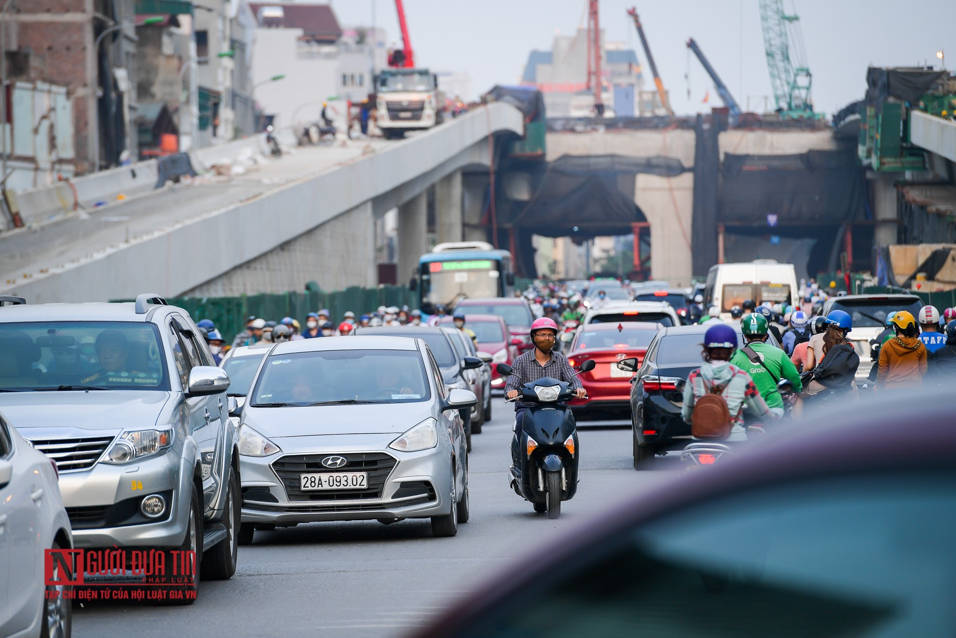 Tin nhanh - Đường phố Hà Nội ùn tắc ngày đầu học sinh, sinh viên đi học trở lại (Hình 2).