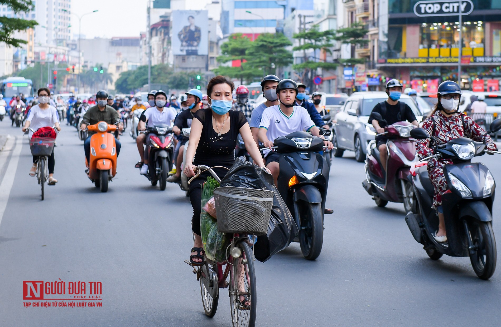 Tin nhanh - Đường phố Hà Nội ùn tắc ngày đầu học sinh, sinh viên đi học trở lại (Hình 7).