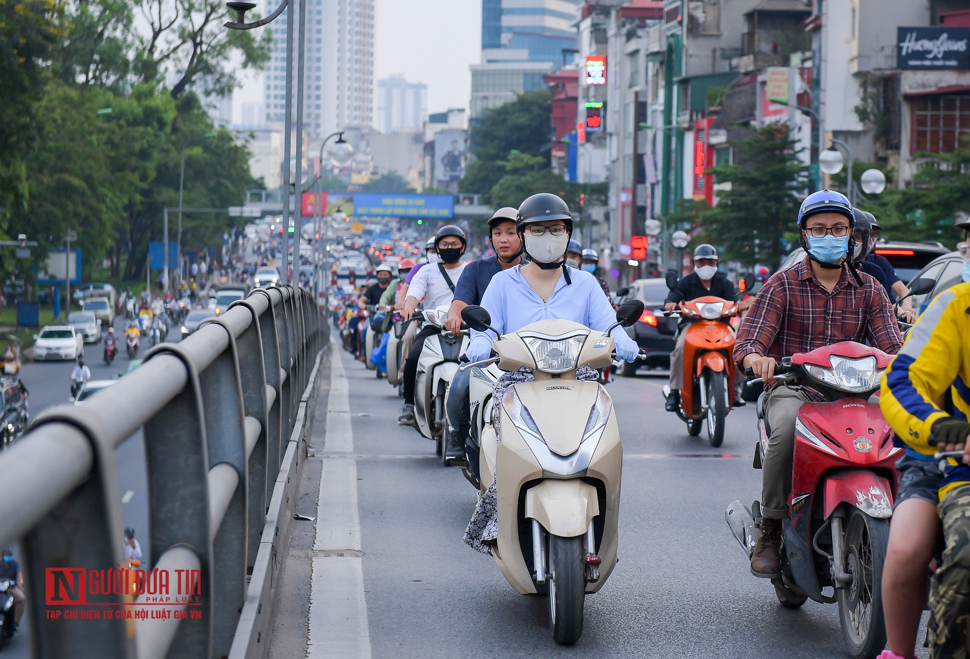 Tin nhanh - Đường phố Hà Nội ùn tắc ngày đầu học sinh, sinh viên đi học trở lại (Hình 8).