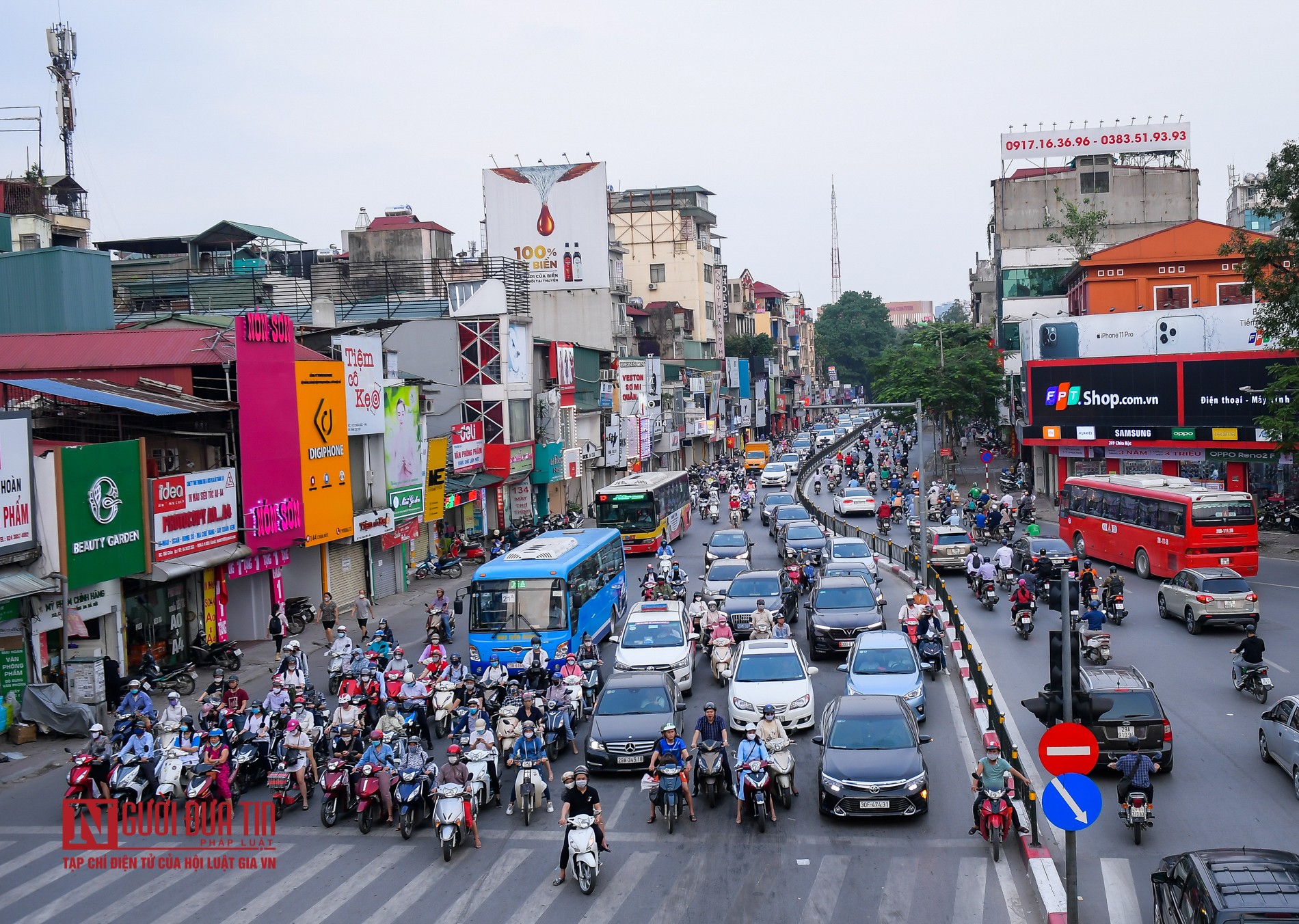 Tin nhanh - Đường phố Hà Nội ùn tắc ngày đầu học sinh, sinh viên đi học trở lại (Hình 9).