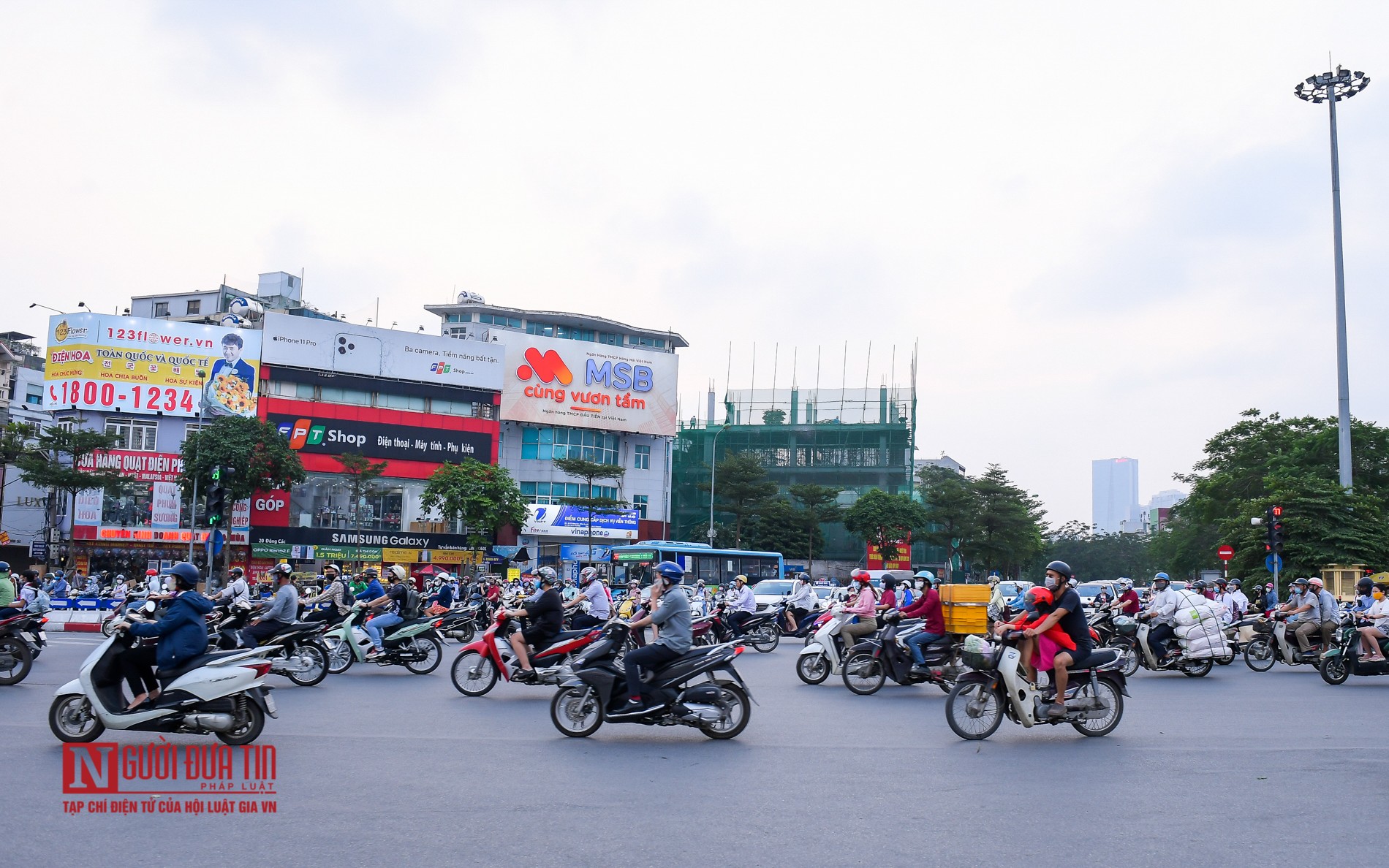 Tin nhanh - Đường phố Hà Nội ùn tắc ngày đầu học sinh, sinh viên đi học trở lại (Hình 10).