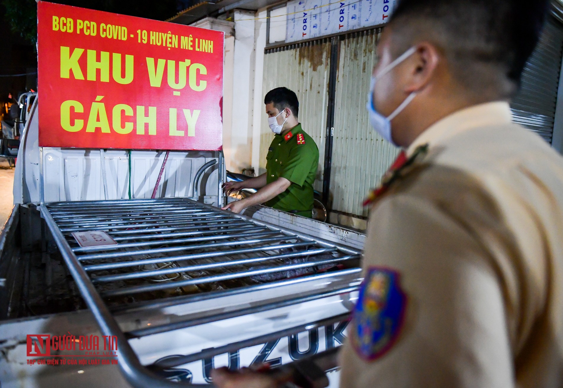 Tin nhanh - Hết cách ly, người Hạ Lôi đổ ra đường ăn mừng 'chiến thăng' Covid - 19 lúc 0 giờ (Hình 8).