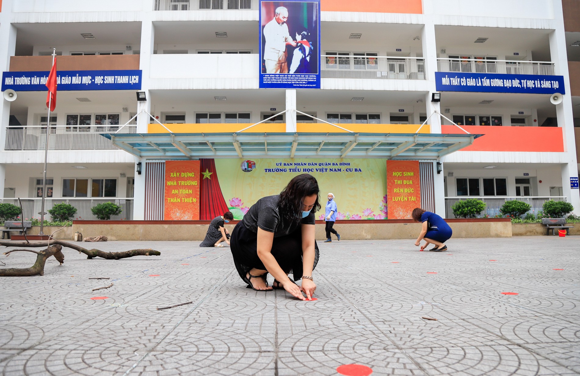 Giáo dục - Hà Nội: Trường mầm non, tiểu học tất bật dọn dẹp chuẩn bị đón học sinh quay trở lại trường (Hình 11).