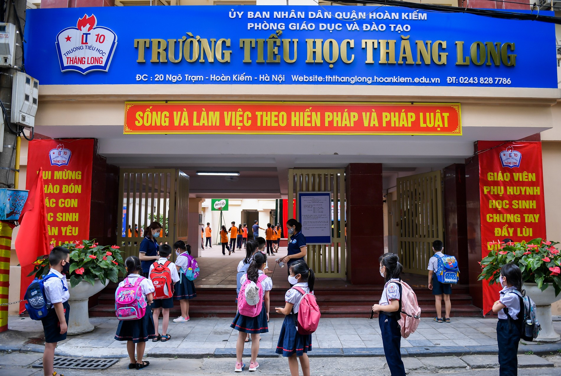 Giáo dục - Hà Nội: Học sinh tiểu học háo hức đến trường sau nghỉ phòng dịch COVID-19