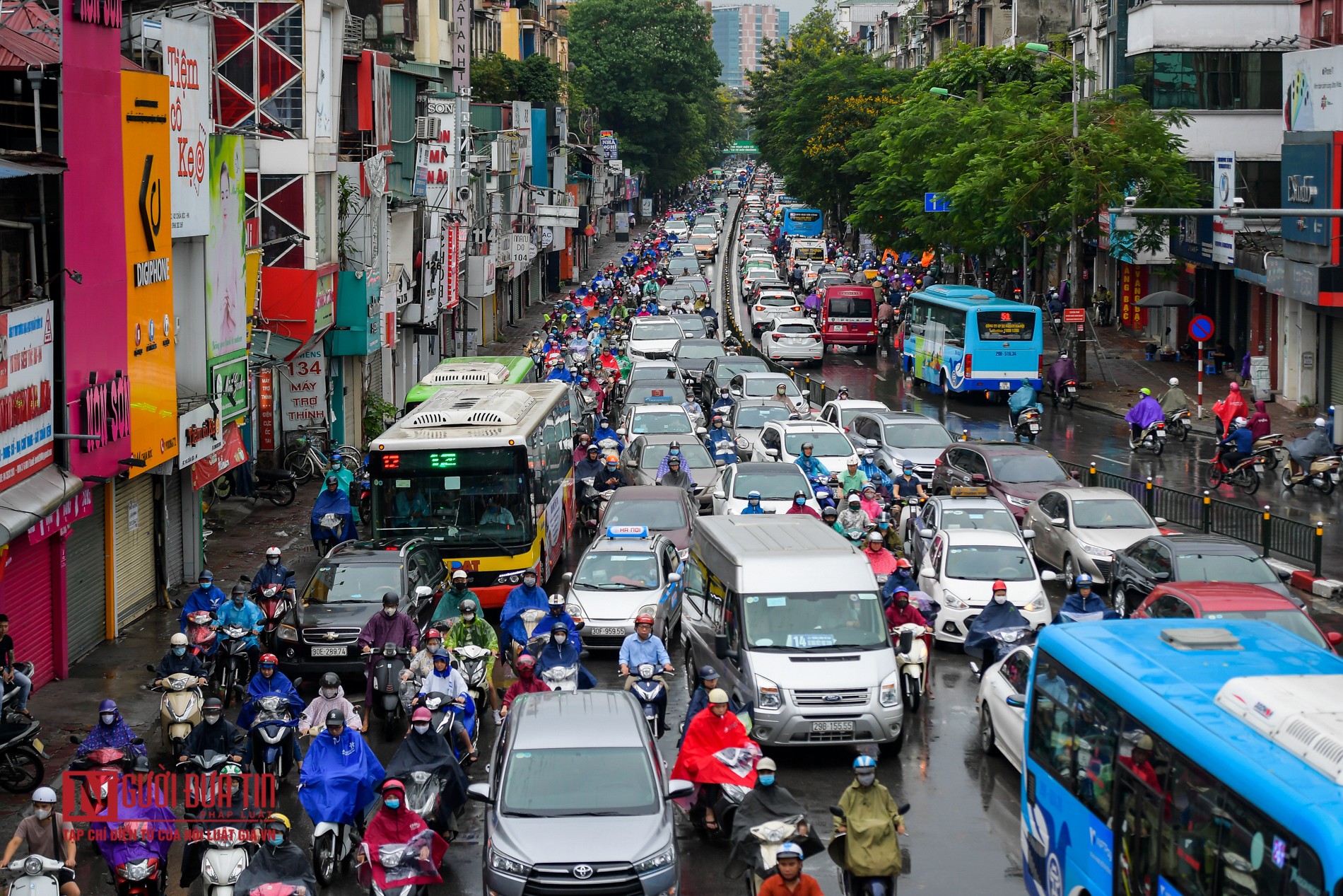 Tin nhanh - Đường phố Thủ đô ùn tắc nghiêm trọng sau cơn mưa lớn (Hình 5).