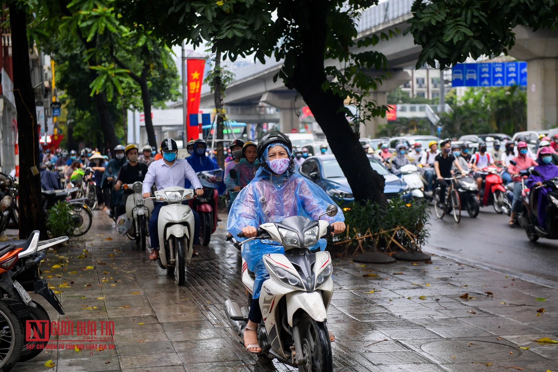 Tin nhanh - Đường phố Thủ đô ùn tắc nghiêm trọng sau cơn mưa lớn (Hình 15).