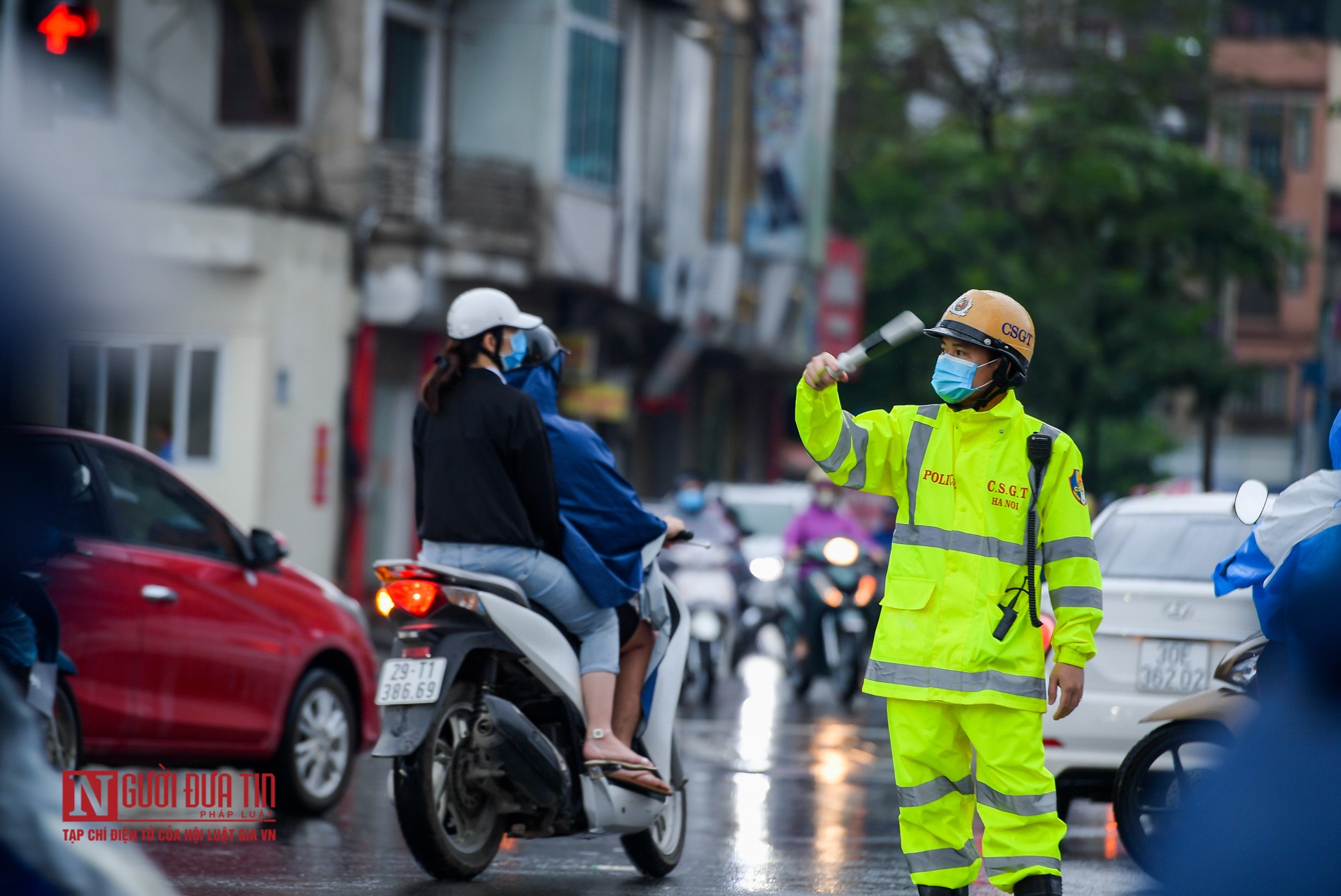 Tin nhanh - Đường phố Thủ đô ùn tắc nghiêm trọng sau cơn mưa lớn (Hình 8).