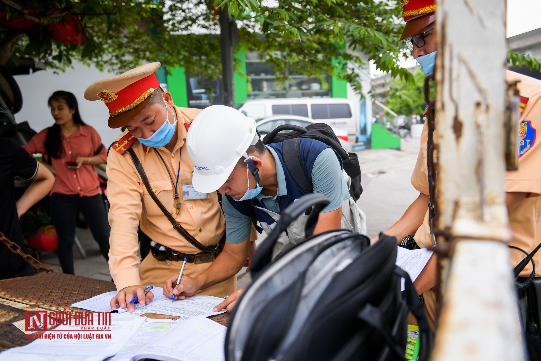 Tin nhanh - Nhiều người bị xử lý trong ngày đầu CSGT ra quân tổng kiểm soát (Hình 8).