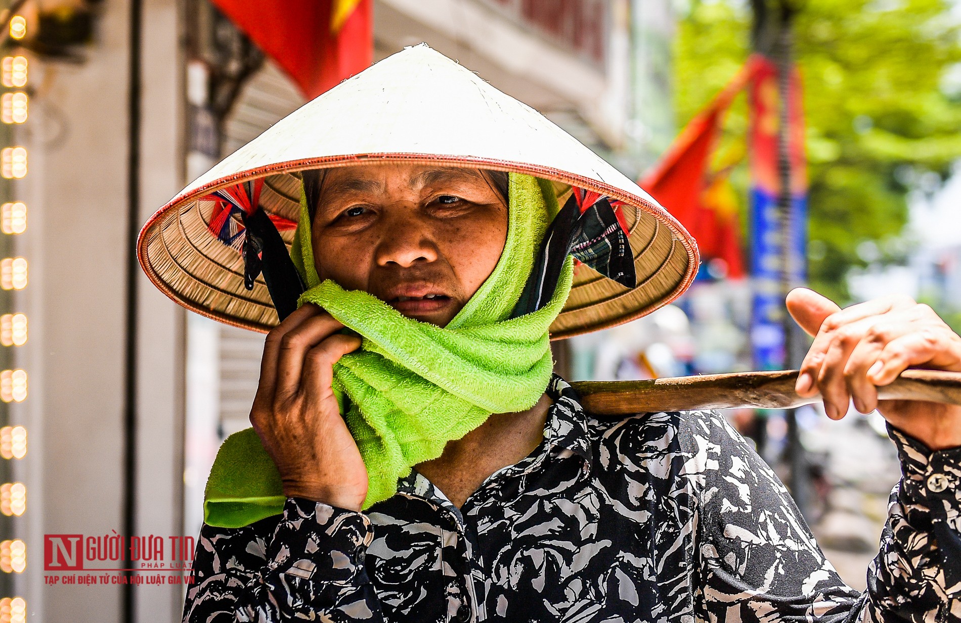 Tin nhanh - Hà Nội: Nóng đỉnh điểm hơn 44 độ C, đường phố bốc hơi xuất hiện ảo ảnh (Hình 13).