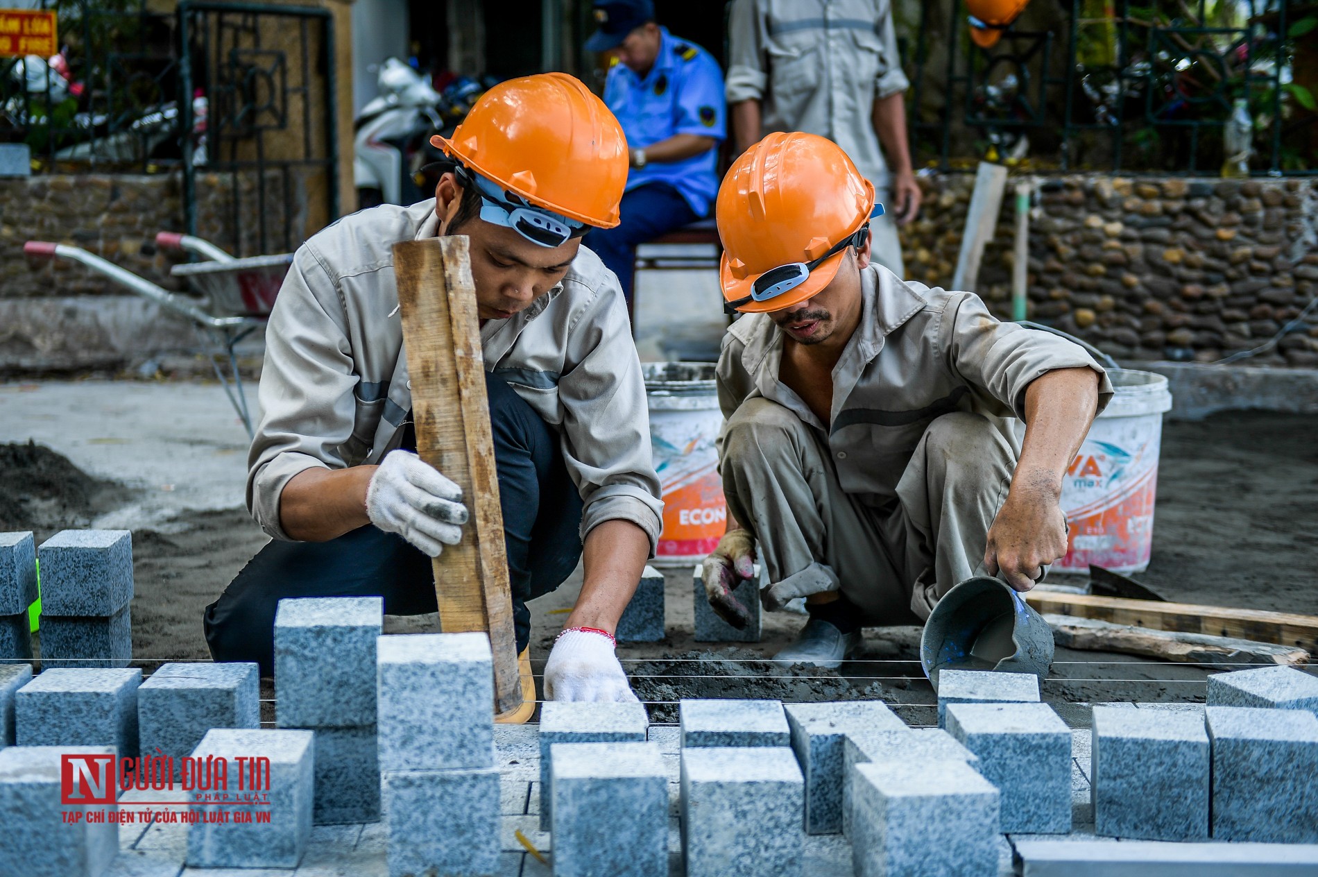 Tin nhanh - Vỉa hè Hồ Gươm 'thay áo mới' (Hình 2).