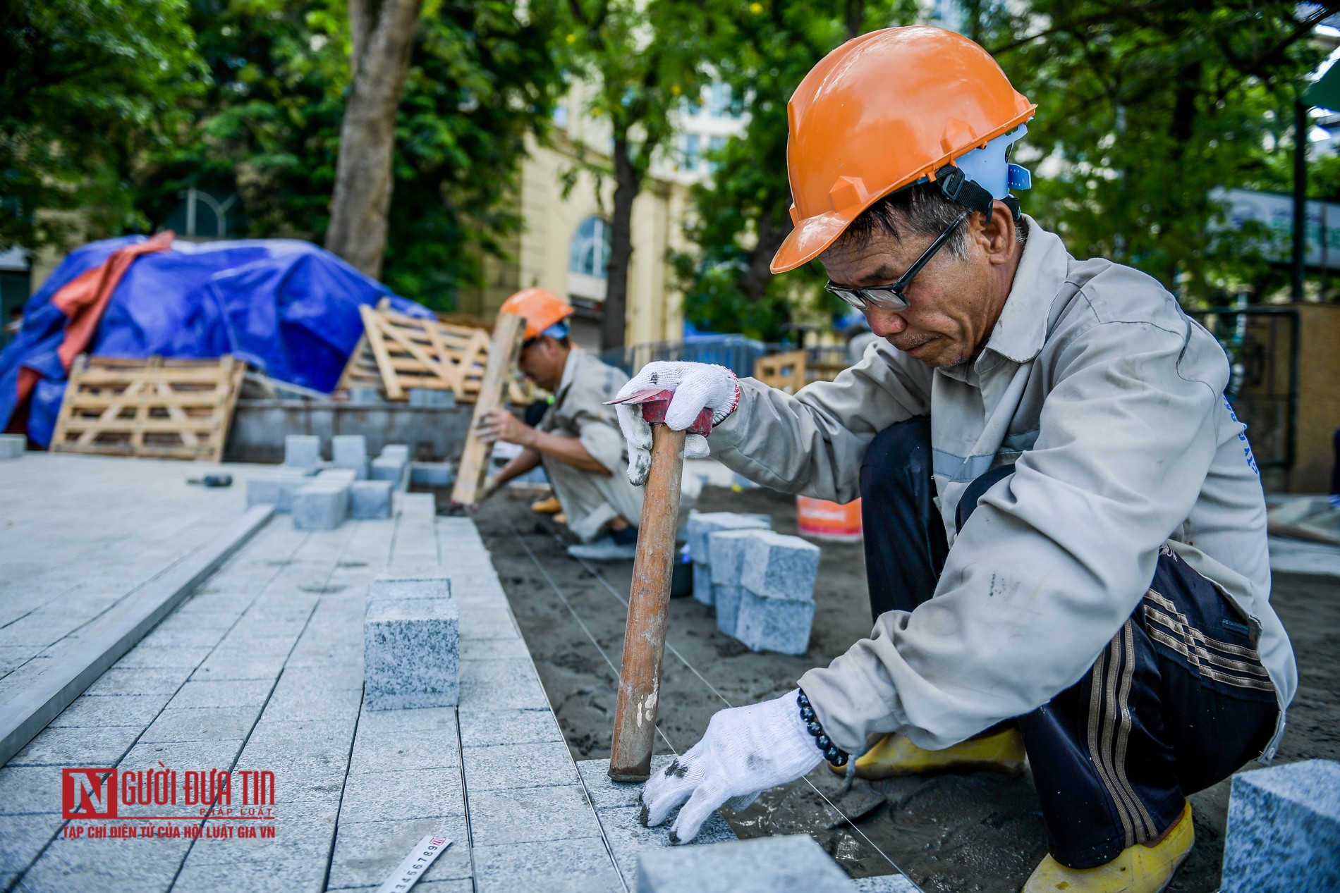 Tin nhanh - Vỉa hè Hồ Gươm 'thay áo mới' (Hình 4).