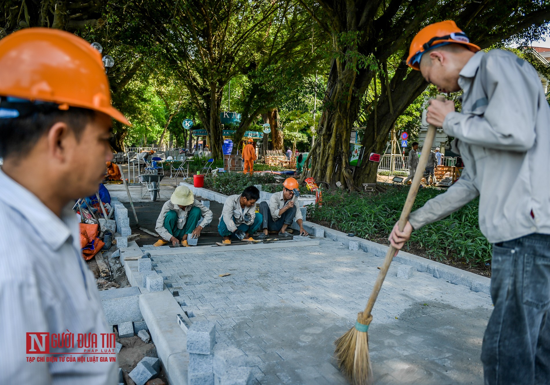 Tin nhanh - Vỉa hè Hồ Gươm 'thay áo mới' (Hình 5).