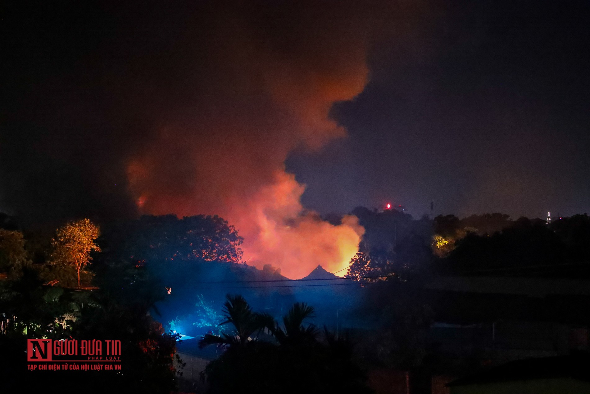 Tin nhanh - Hà Nội: Cháy lớn thiêu rụi kho hàng điện tử trong đêm