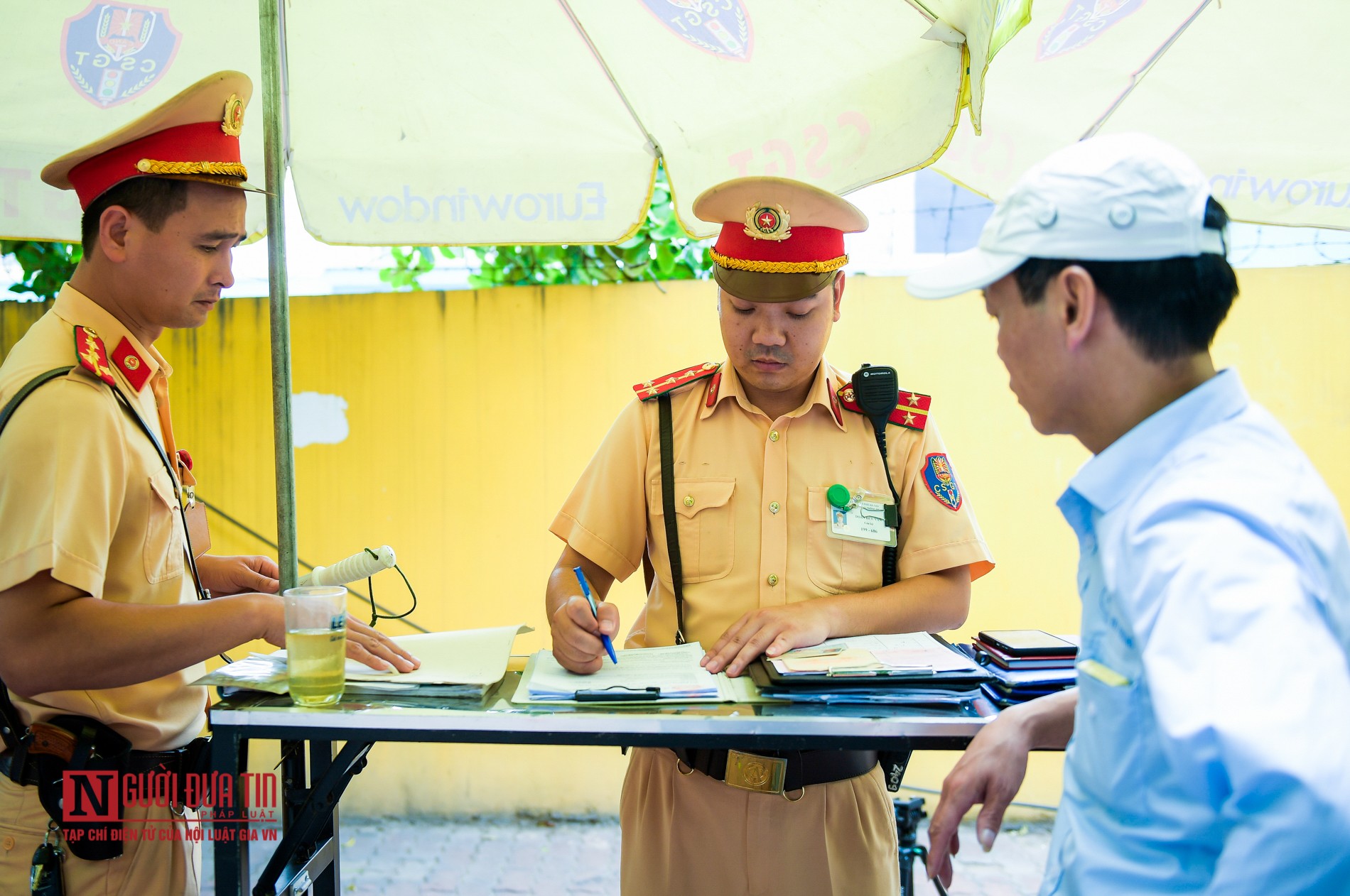 Tin nhanh - Hà Nội: Hé lộ 'vũ khí' đặc biệt giúp CSGT xử lý xe khách 'rùa bò' (Hình 5).