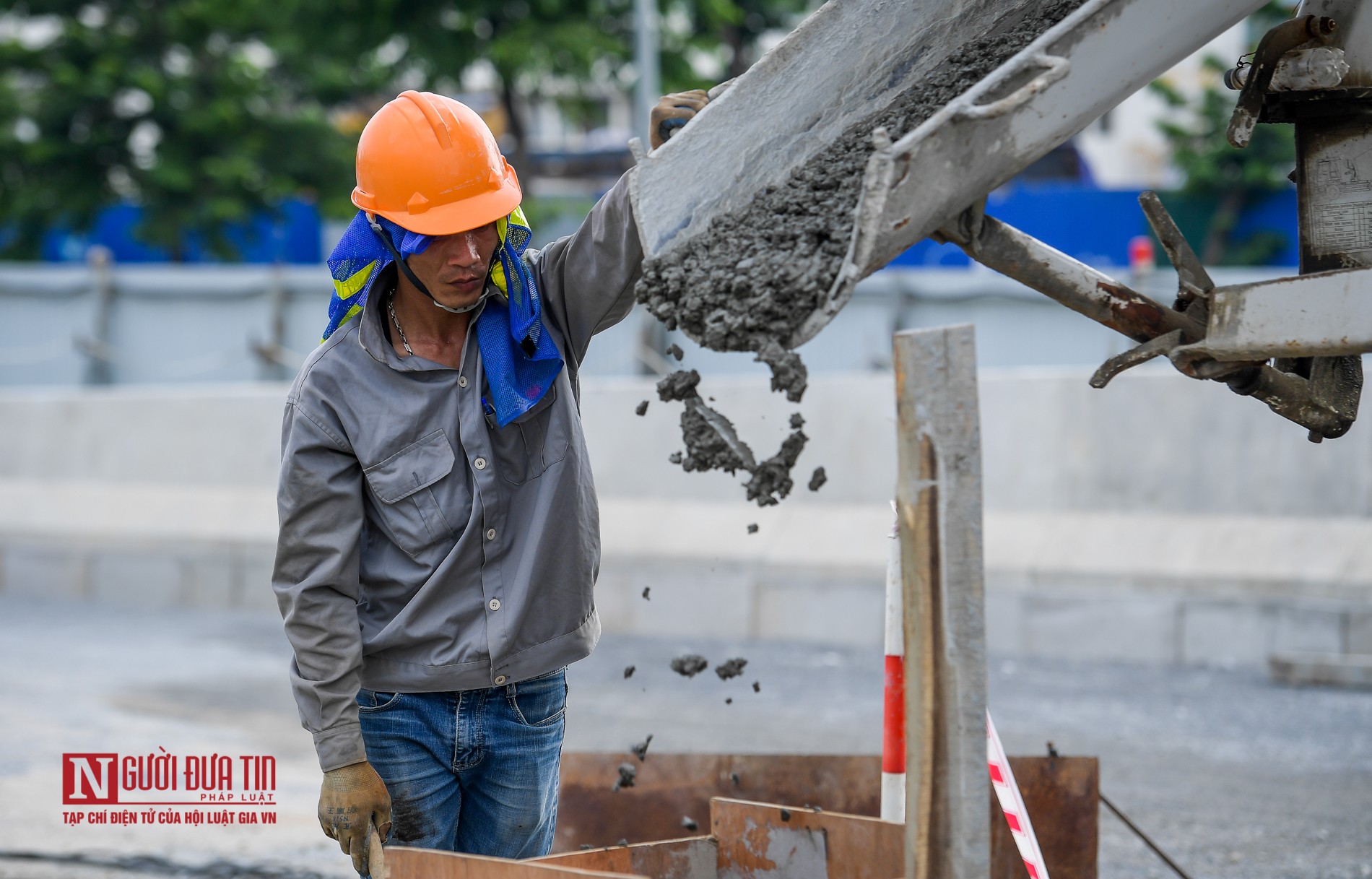 Tin nhanh - Công nhân đội nắng gấp rút thi công đường vành đai 3 (Hình 11).