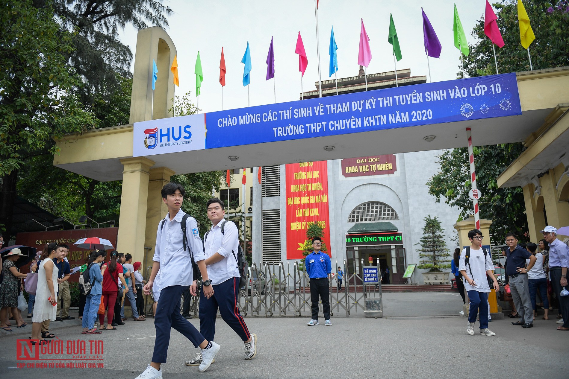 Giáo dục - Thí sinh rạng rỡ trong ngày thi chuyên vào trường Khoa học tự nhiên (Hình 11).