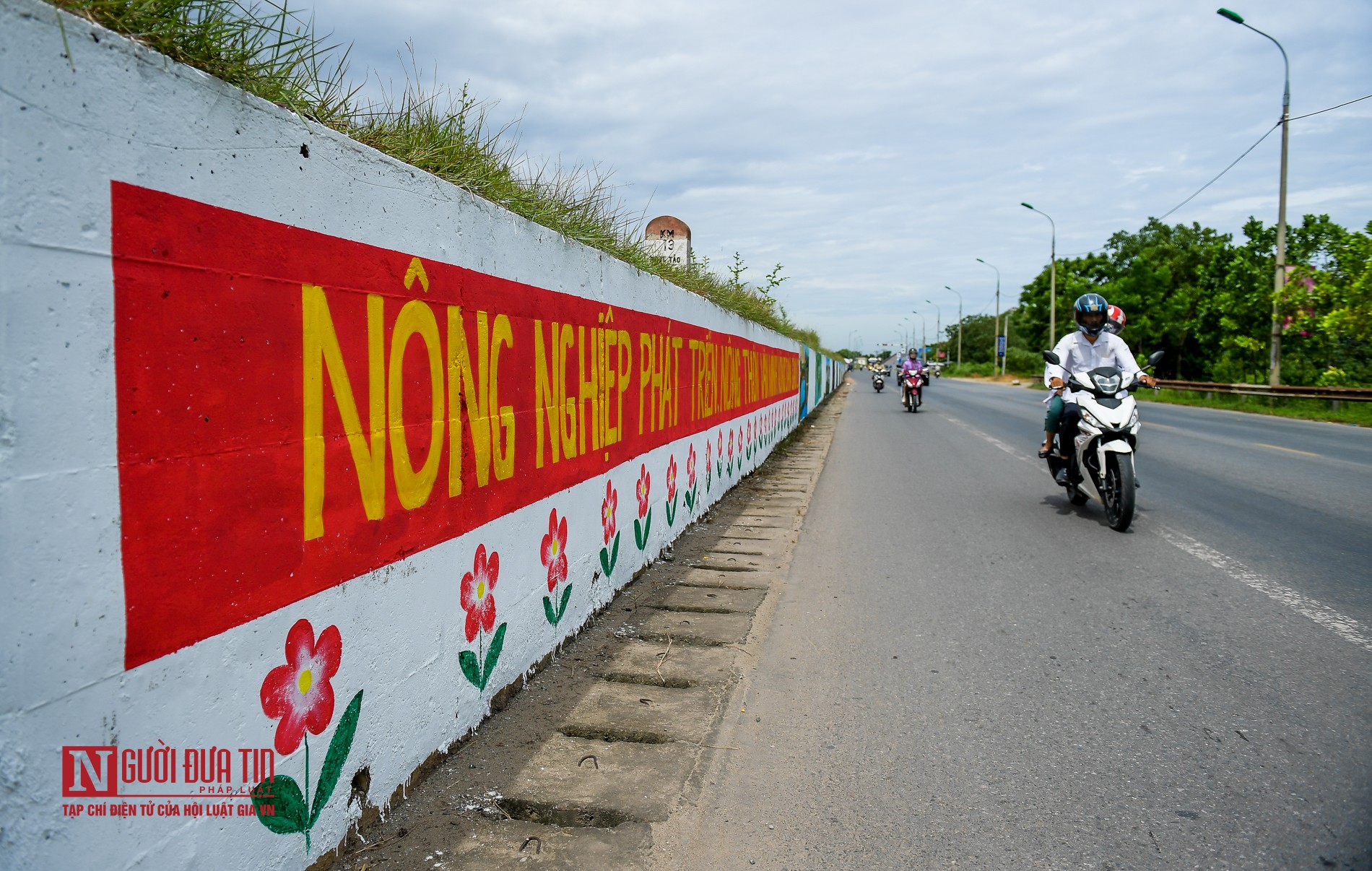 Tin nhanh - Ngắm đường bích họa dài nhất Thủ đô (Hình 2).